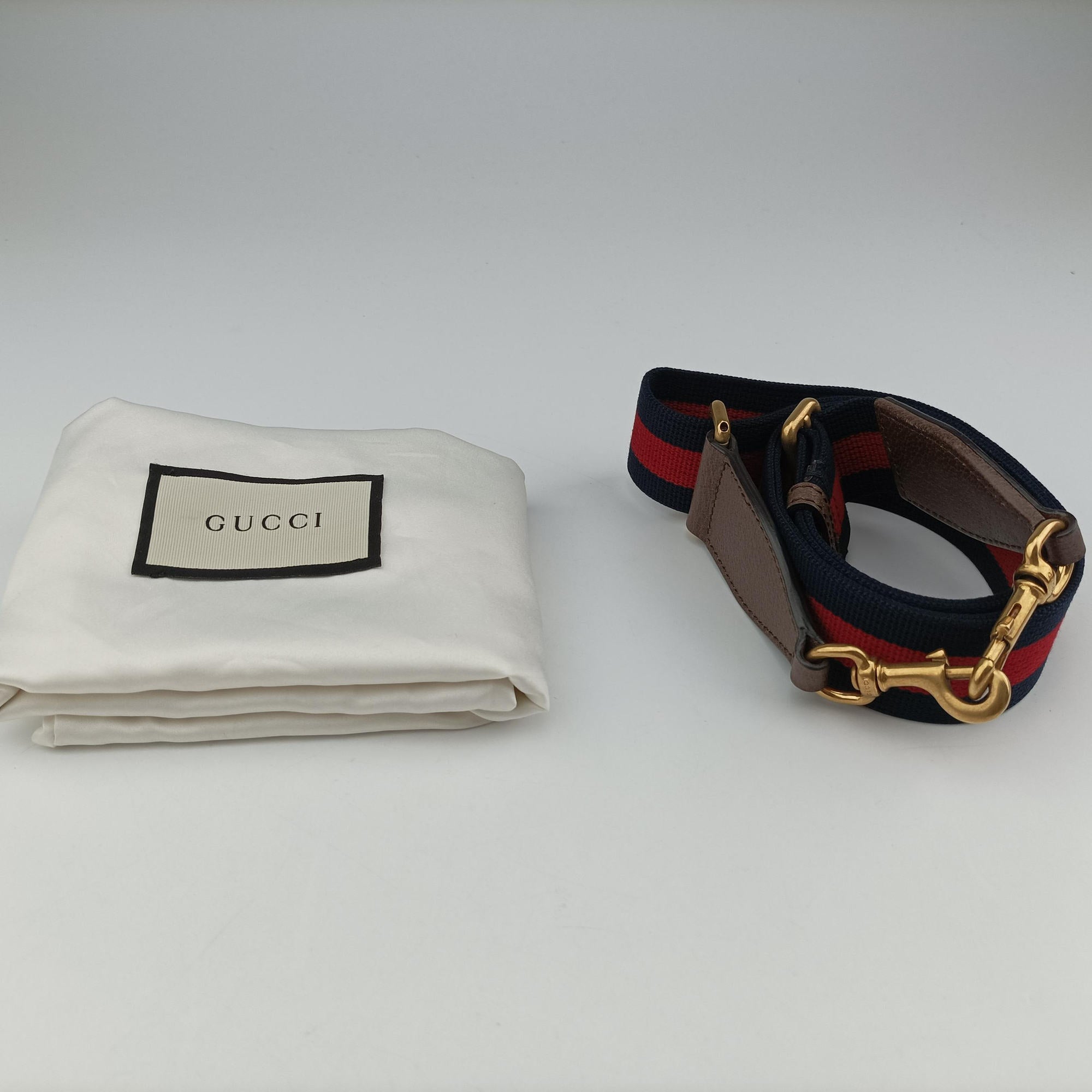 Pre-owned Gucci GG Supreme Bee Multicolour PVC coated canvas × suede 450950 shoulderbag | stylenewstar