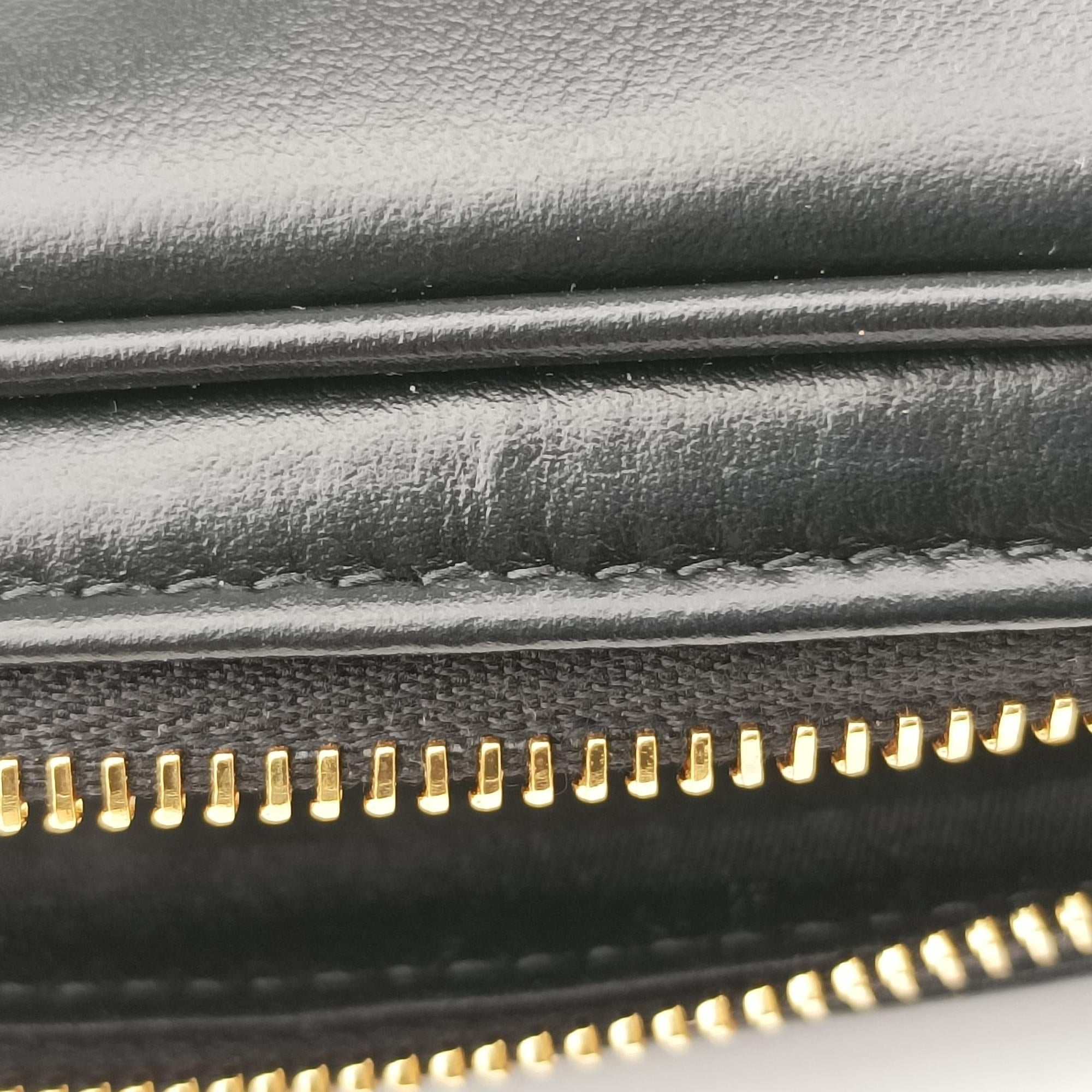 Secondhand Miu Miu Logo belt Black leather  bum bag/waist bag | stylenewstar
