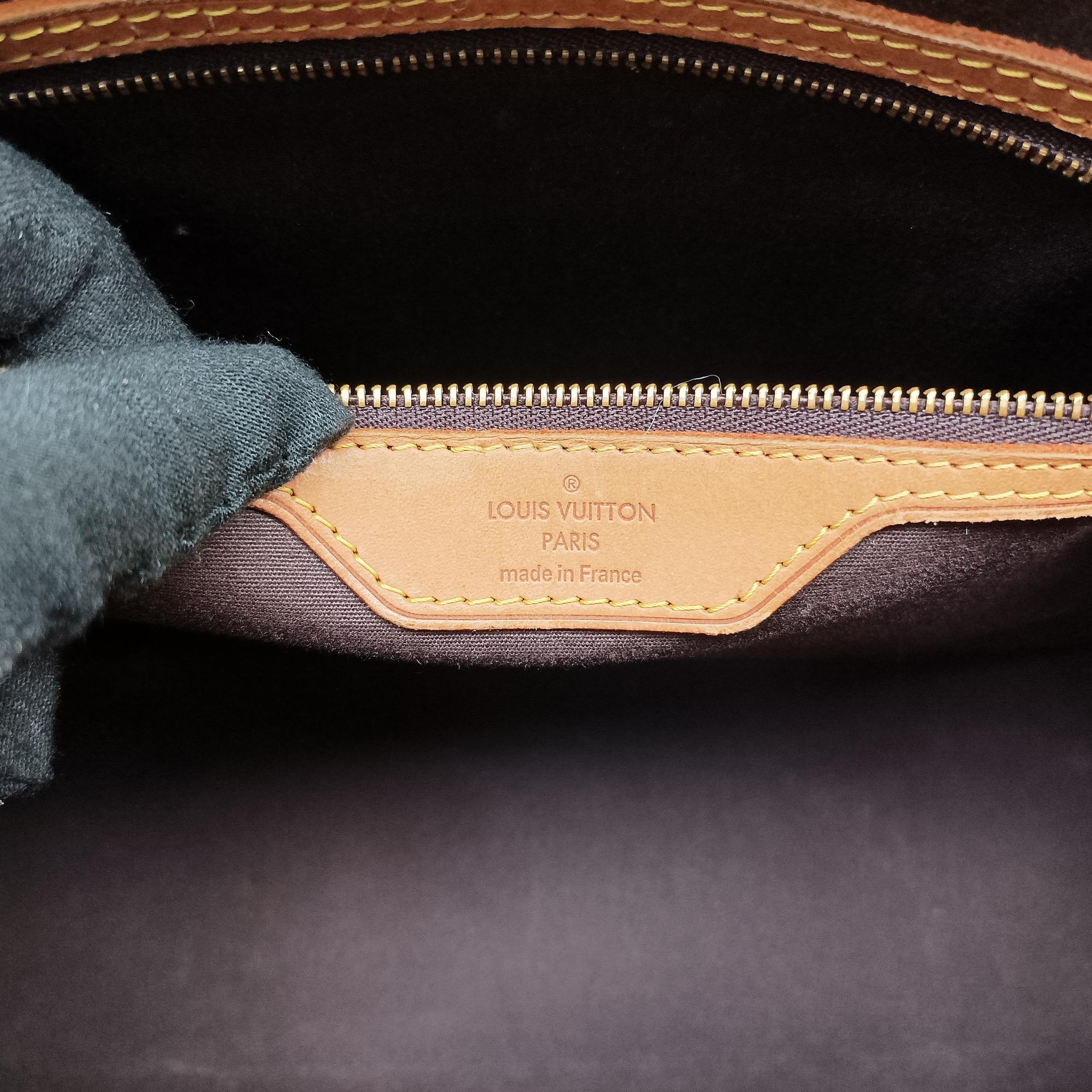 Secondhand Louis Vuitton Brea MM AMARANTE Vernis M91619 handbag | stylenewstar
