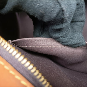 Secondhand Louis Vuitton Brea MM AMARANTE Vernis M91619 handbag | stylenewstar