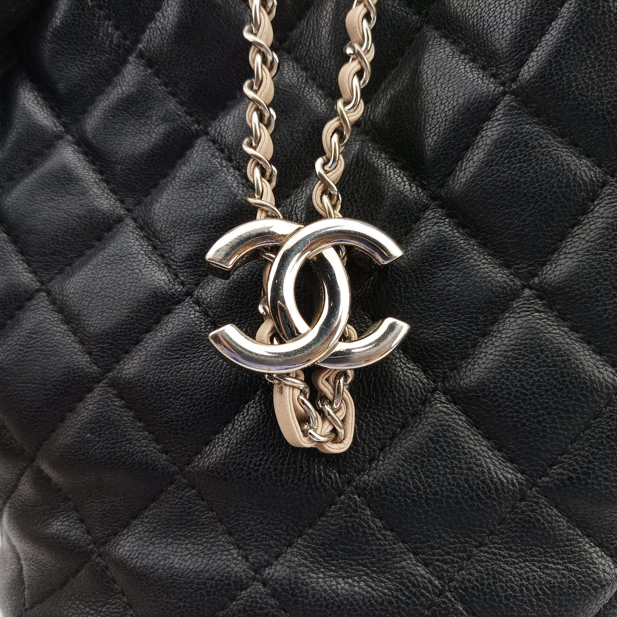Pre-owned Chanel Drawstring Matelasse Multicolour lambskin A93730 shoulderbag | stylenewstar