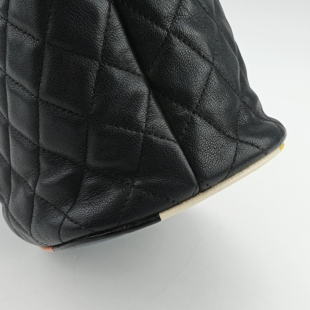 Pre-owned Chanel Drawstring Matelasse Multicolour lambskin A93730 shoulderbag | stylenewstar