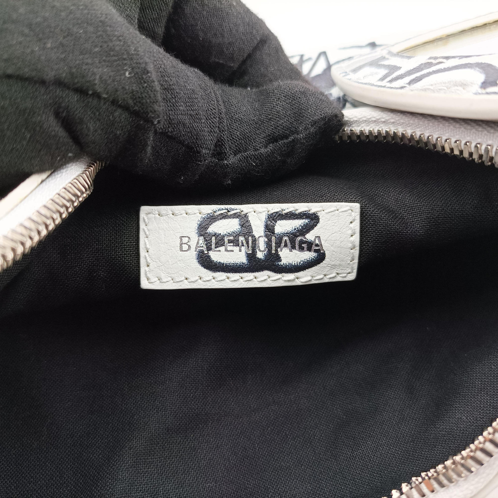 Pre-owned Balenciaga Le Cagole White × Black lambskin  shoulderbag | stylenewstar