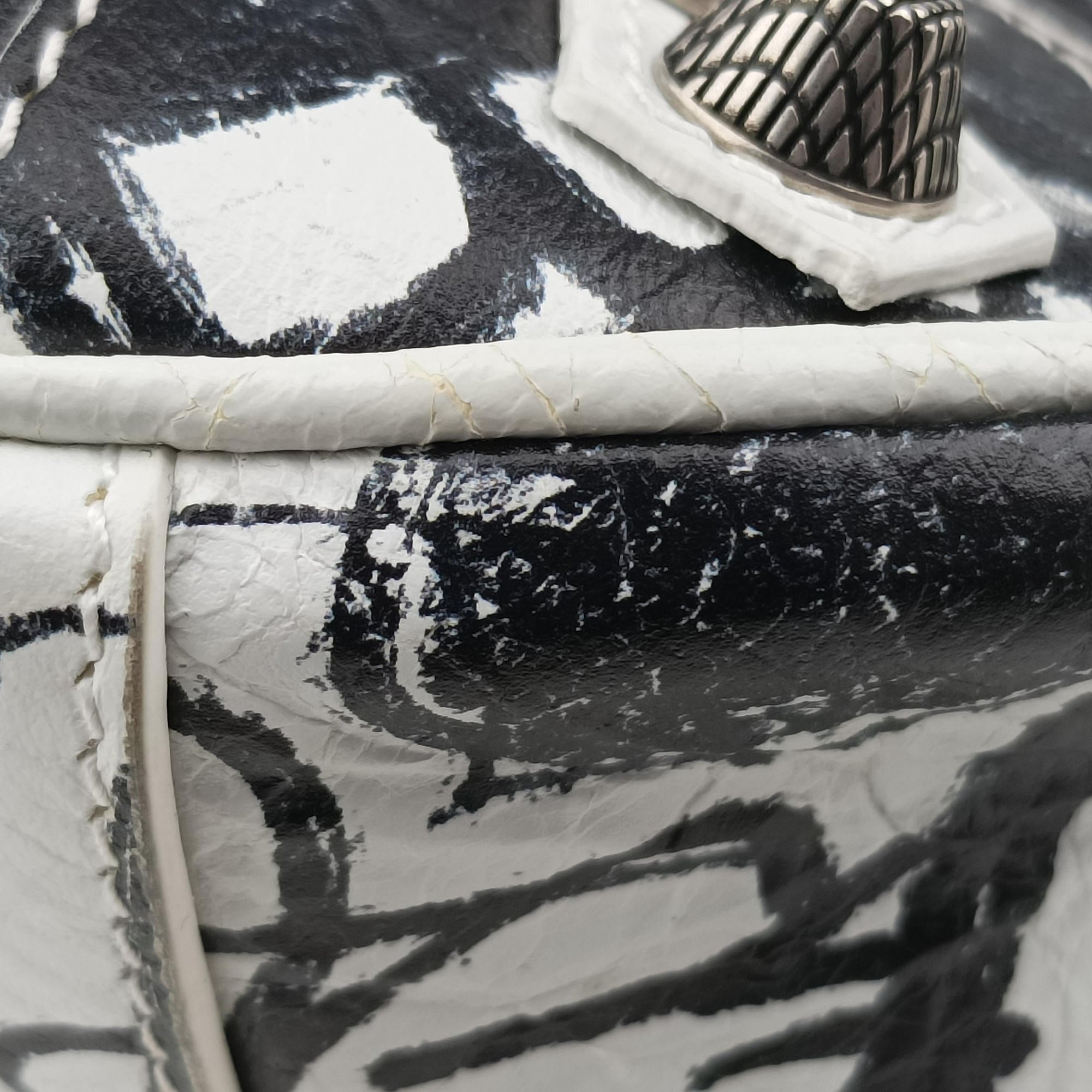 Pre-owned Balenciaga Le Cagole White × Black lambskin  shoulderbag | stylenewstar