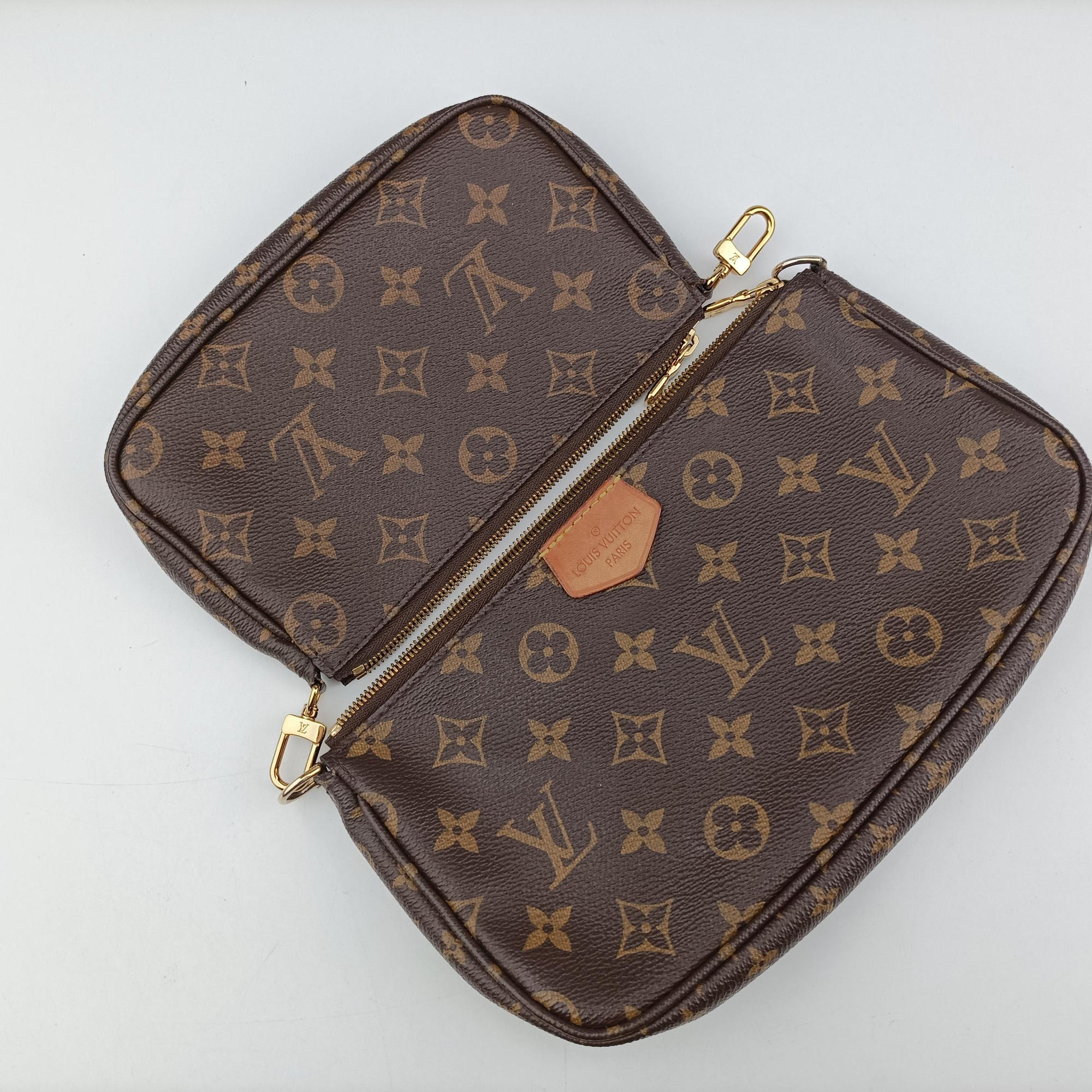 Secondhand Louis Vuitton MULTI POCHETTE ACCESSOIRES brown×khaki Monogram Canvas M44840 shoulderbag | stylenewstar