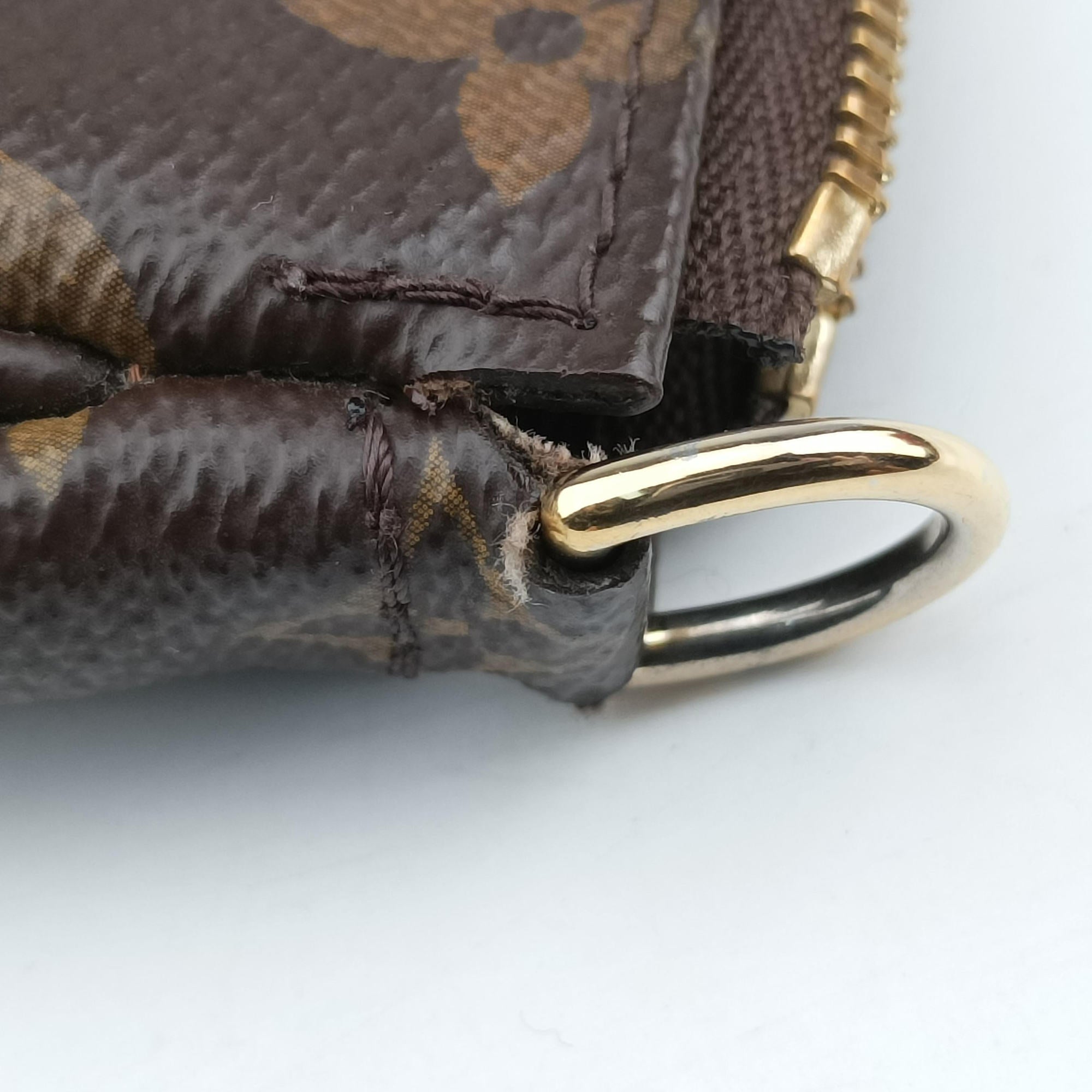 Secondhand Louis Vuitton MULTI POCHETTE ACCESSOIRES brown×khaki Monogram Canvas M44840 shoulderbag | stylenewstar