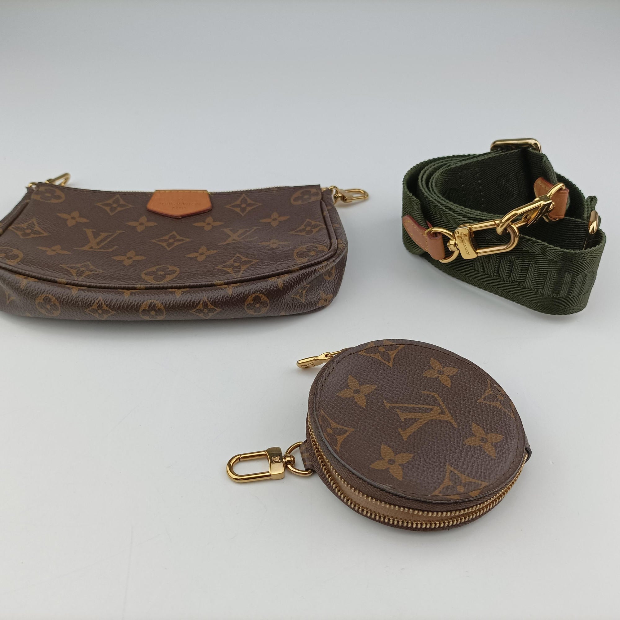 Secondhand Louis Vuitton MULTI POCHETTE ACCESSOIRES brown×khaki Monogram Canvas M44840 shoulderbag | stylenewstar