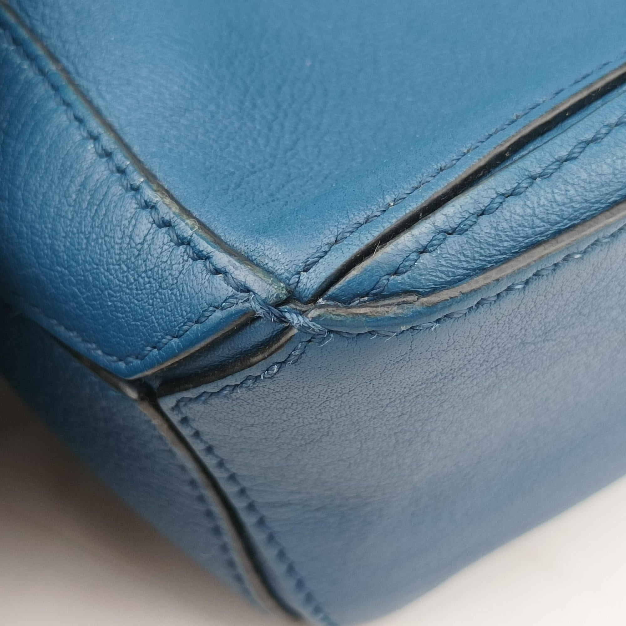 Pre-owned Loewe Puzzle mini Blue Leather  shoulderbag | stylenewstar