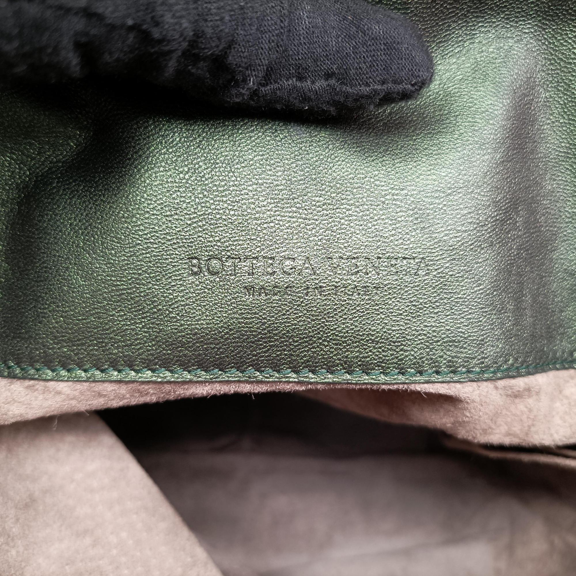 Secondhand Bottega Veneta Iridescent Scarabee Iridescent Multi Pocket Tote  Iridescent Green Leather  shoulderbag | stylenewstar