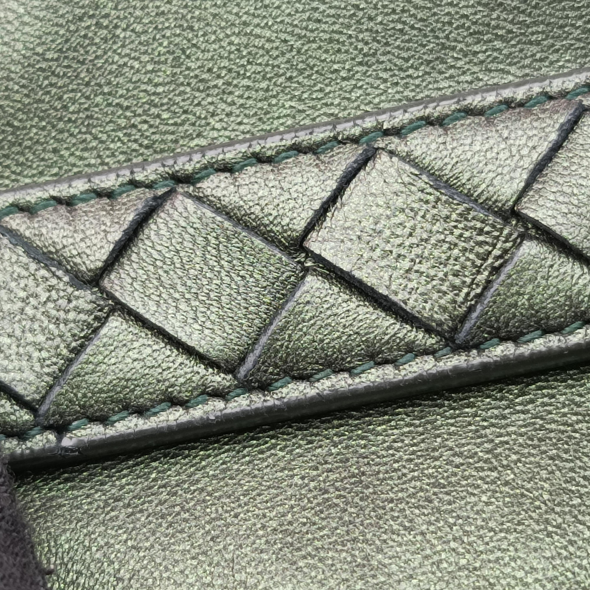 Secondhand Bottega Veneta Iridescent Scarabee Iridescent Multi Pocket Tote  Iridescent Green Leather  shoulderbag | stylenewstar
