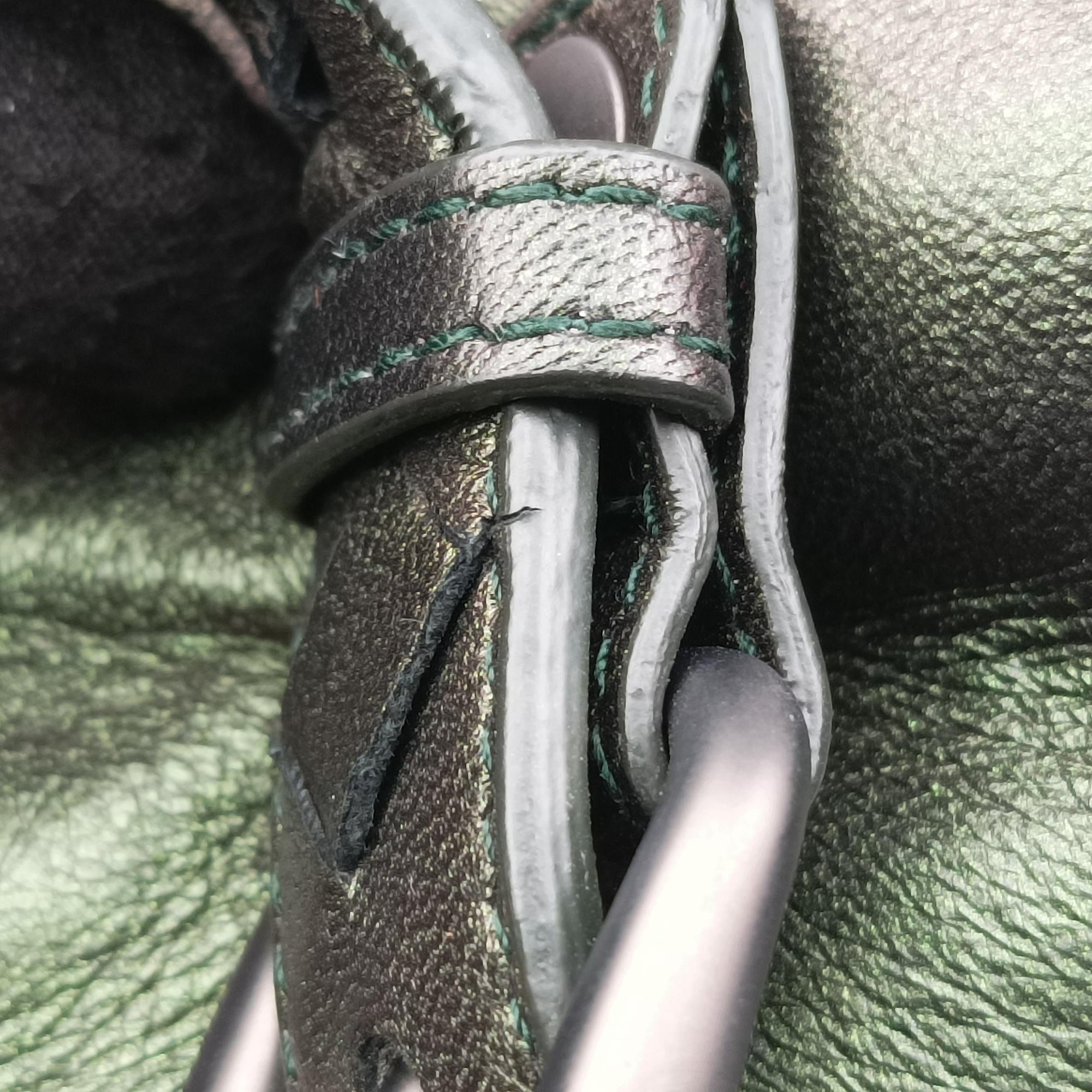 Secondhand Bottega Veneta Iridescent Scarabee Iridescent Multi Pocket Tote  Iridescent Green Leather  shoulderbag | stylenewstar