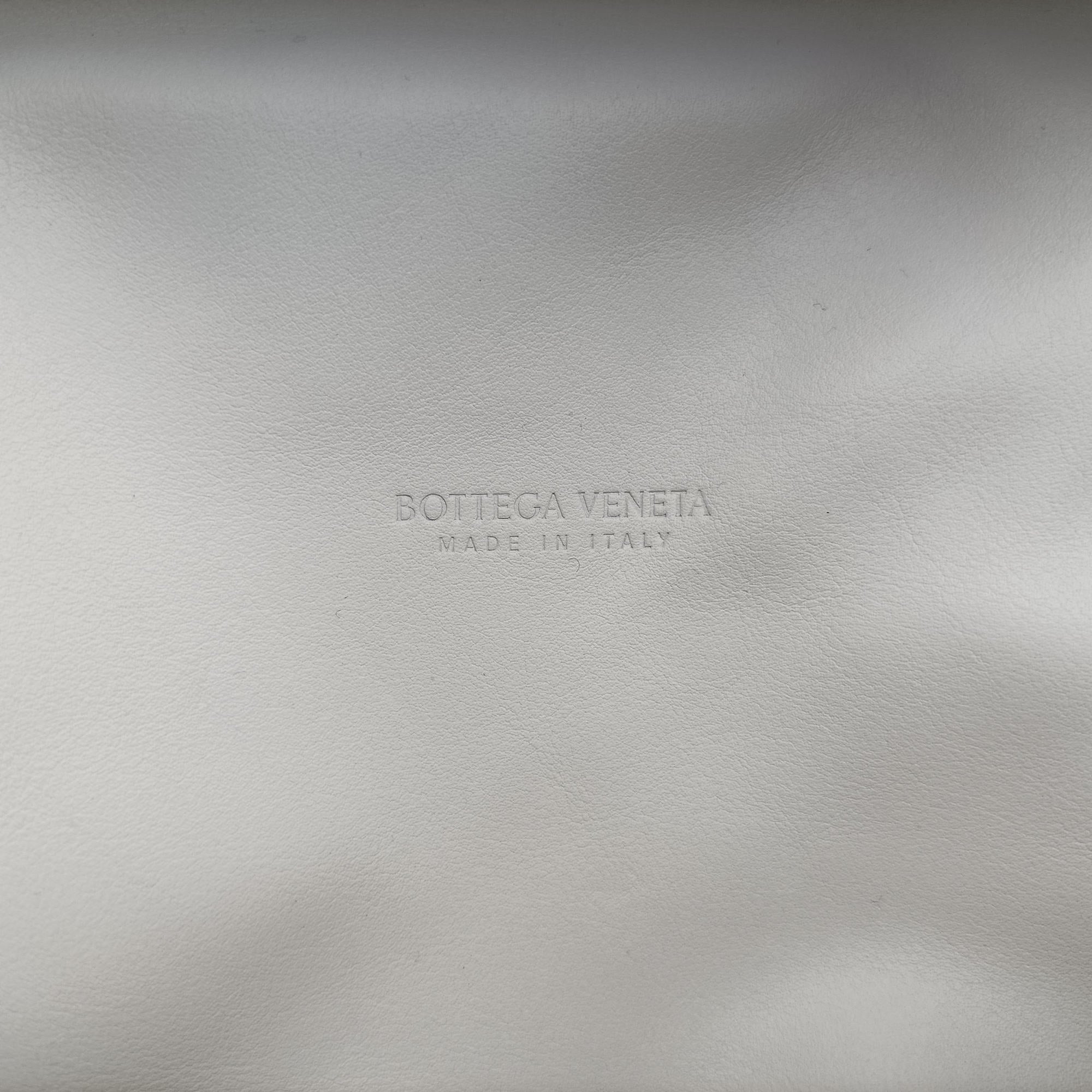 Secondhand Bottega Veneta THE Chain Pouch White lambskin  shoulderbag | stylenewstar