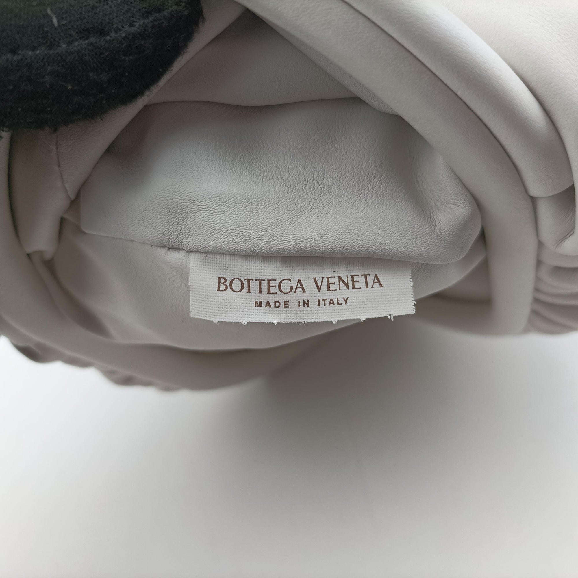 Secondhand Bottega Veneta THE Chain Pouch White lambskin  shoulderbag | stylenewstar