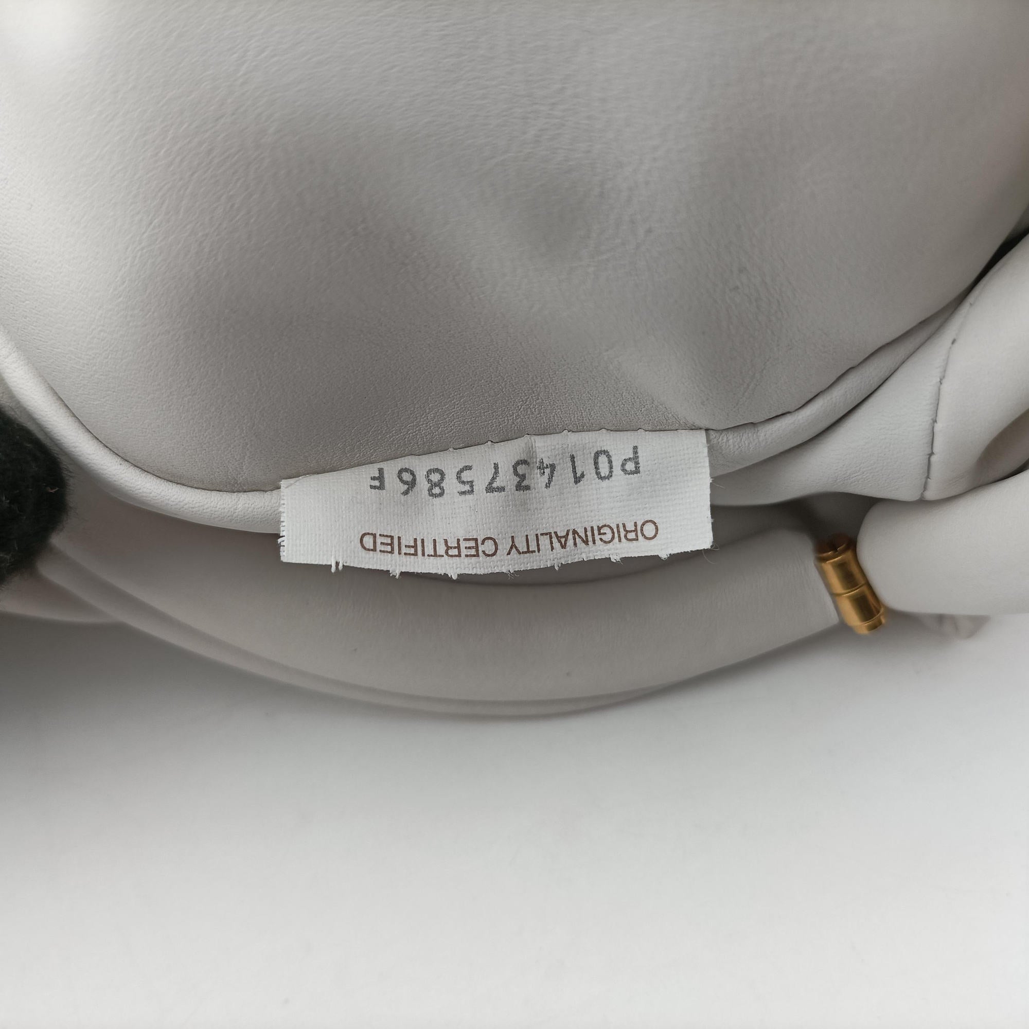 Secondhand Bottega Veneta THE Chain Pouch White lambskin  shoulderbag | stylenewstar