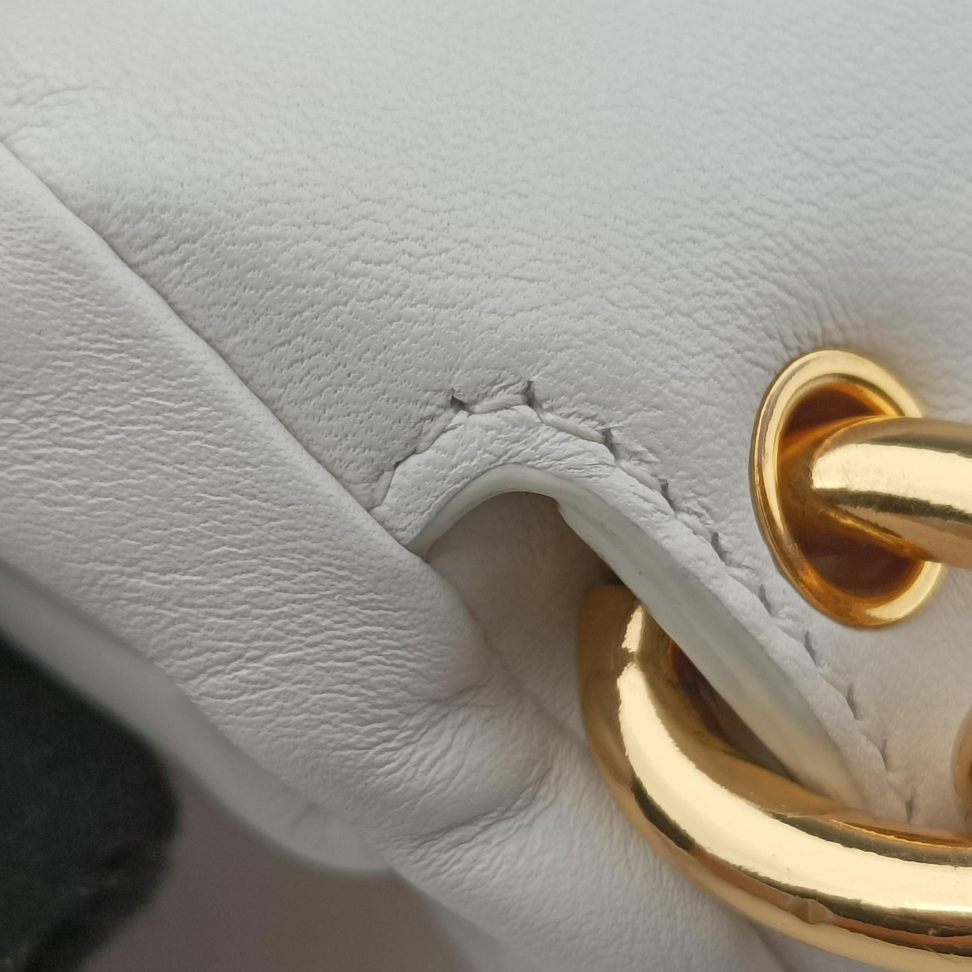 Secondhand Bottega Veneta THE Chain Pouch White lambskin  shoulderbag | stylenewstar