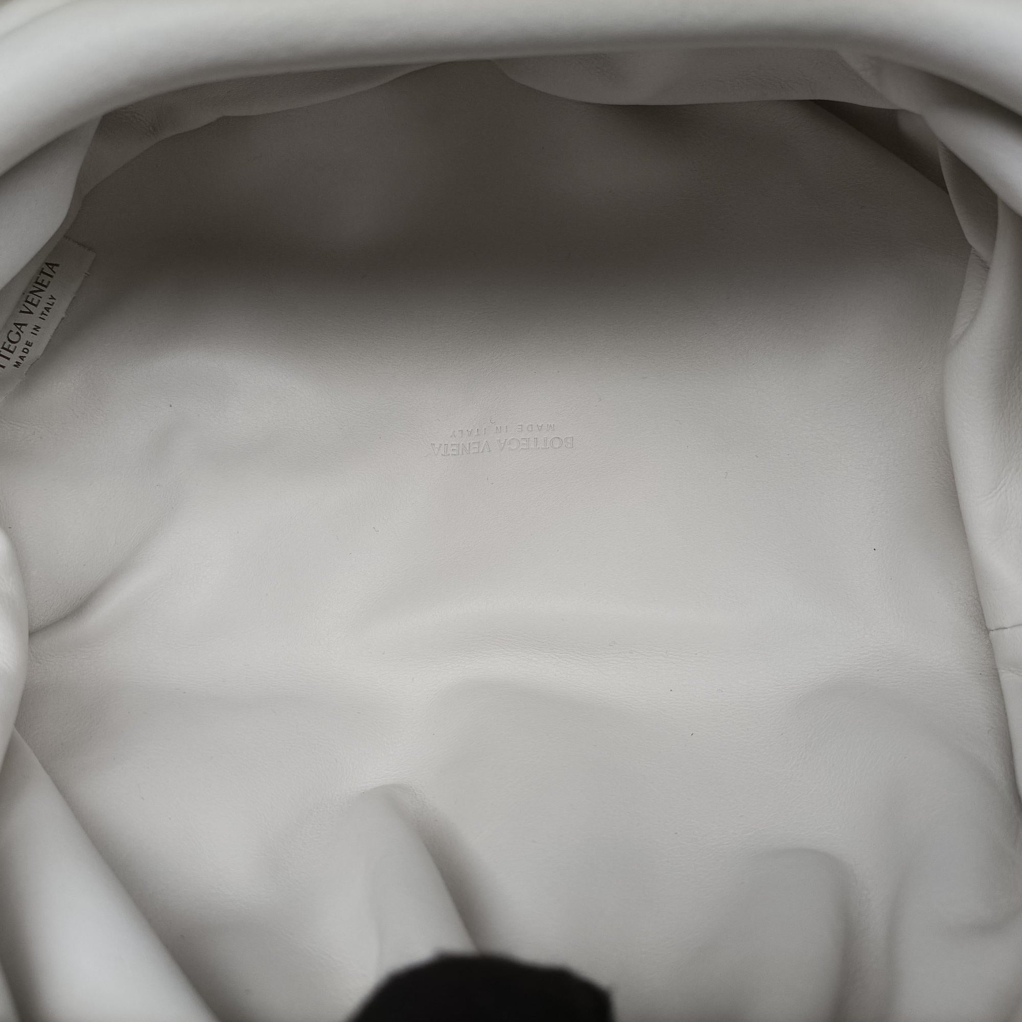 Secondhand Bottega Veneta THE Chain Pouch White lambskin  shoulderbag | stylenewstar