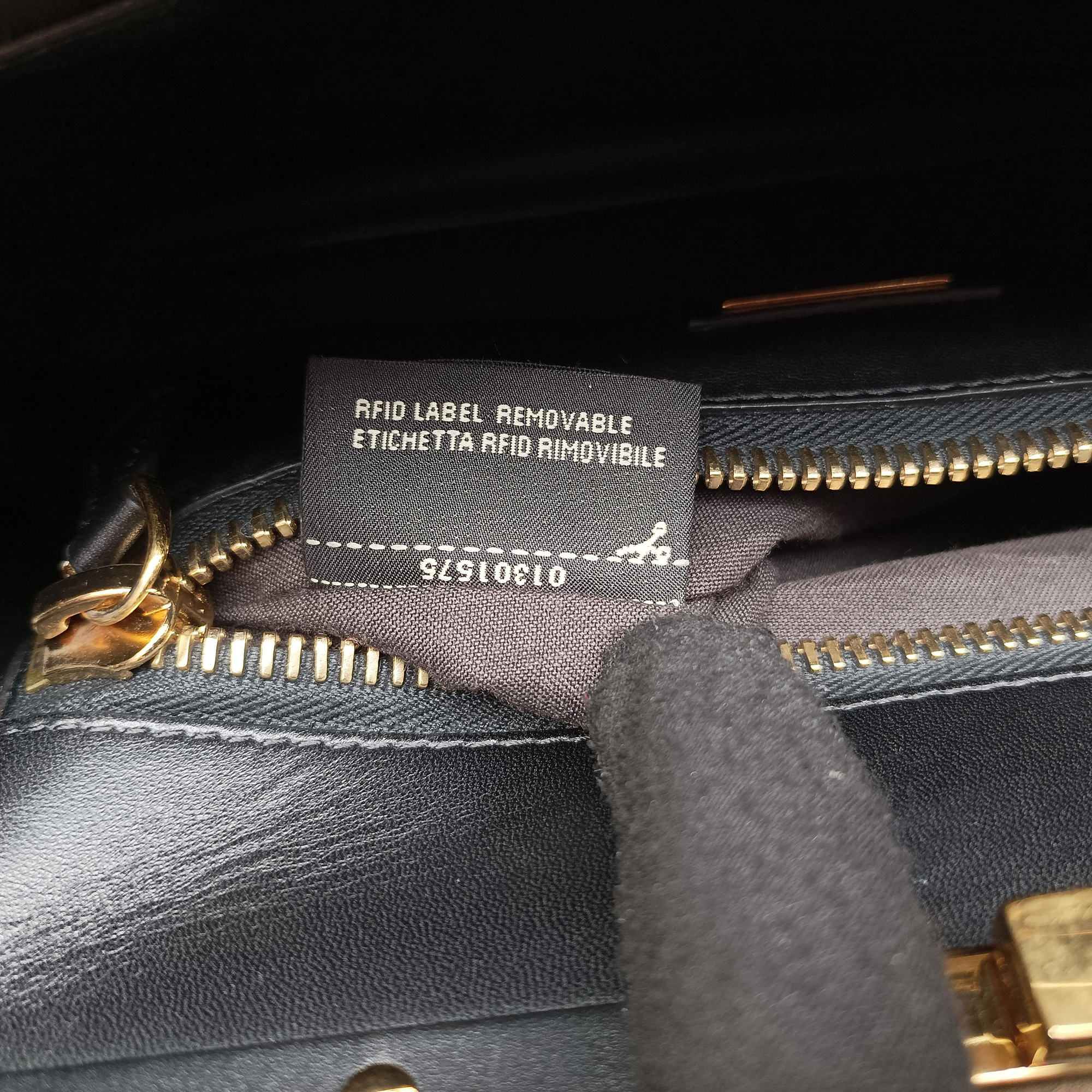 Pre-owned Fendi PEEKABOO Black Leather 8BN226 shoulderbag | stylenewstar