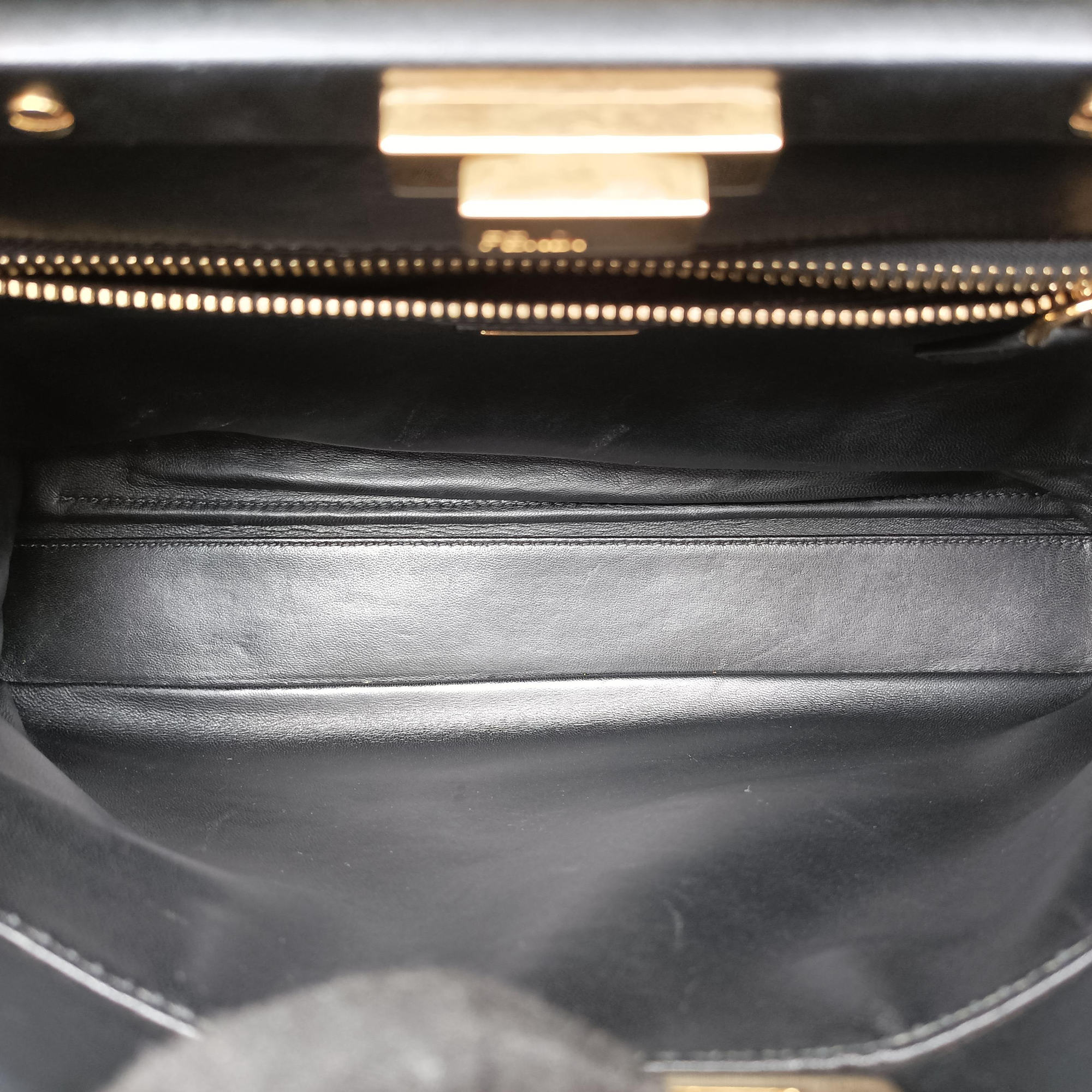 Pre-owned Fendi PEEKABOO Black Leather 8BN226 shoulderbag | stylenewstar