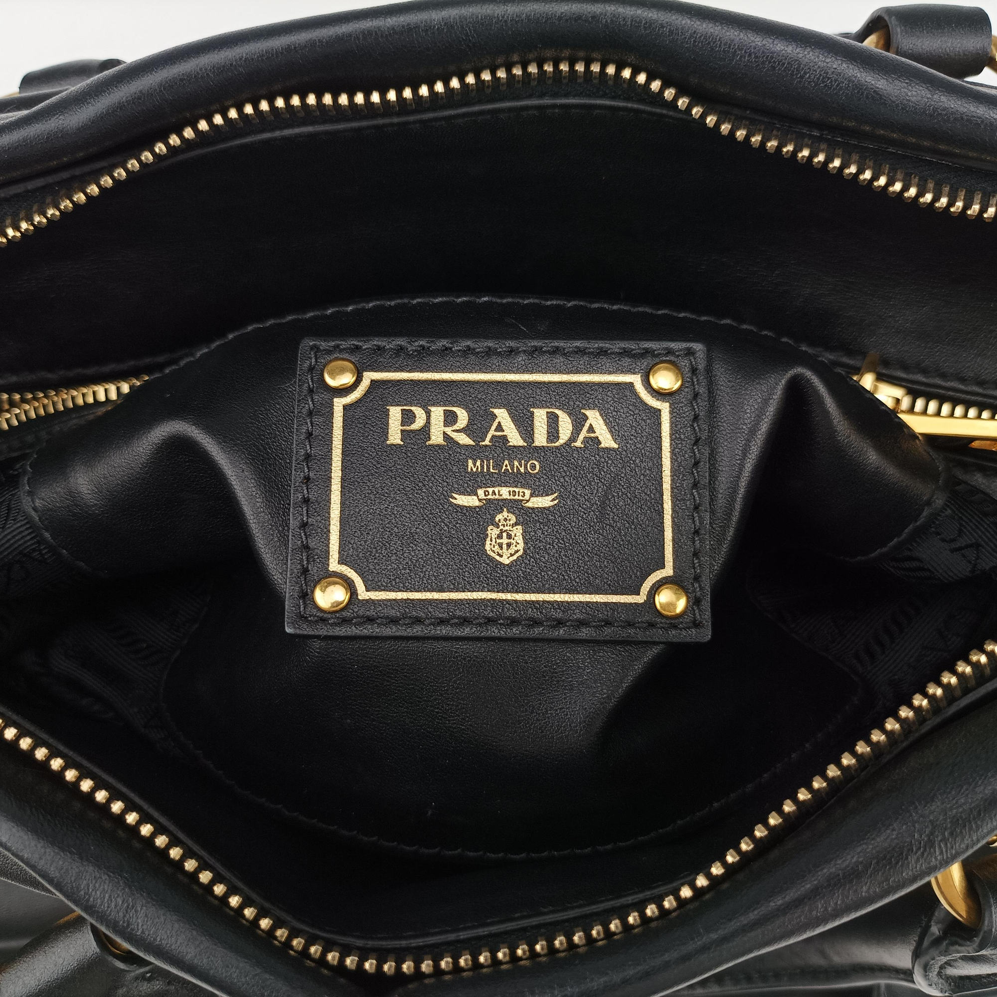 Pre-owned Prada Vitello Daino Logo Black Leather BN1903 shoulderbag | stylenewstar