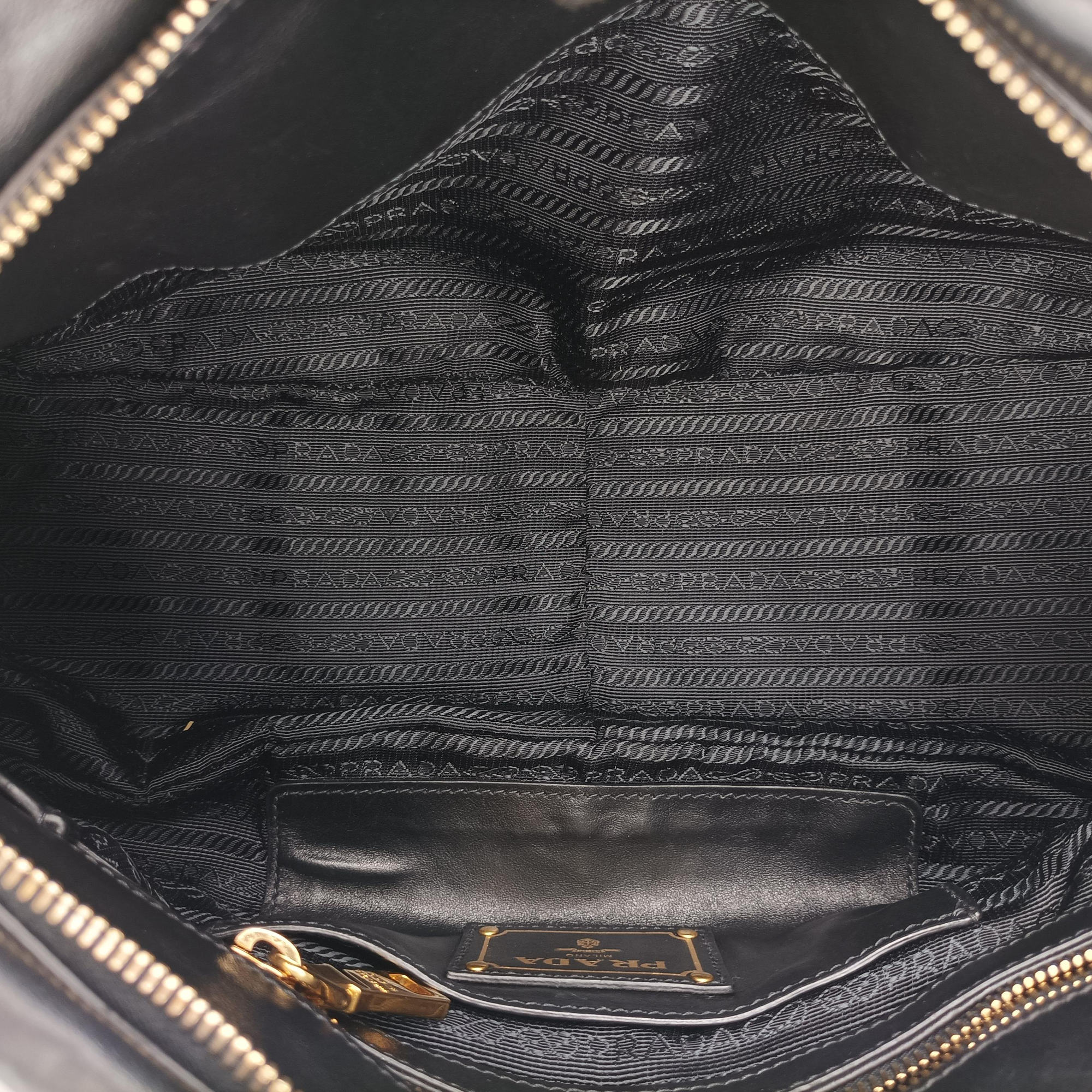 Pre-owned Prada Vitello Daino Logo Black Leather BN1903 shoulderbag | stylenewstar