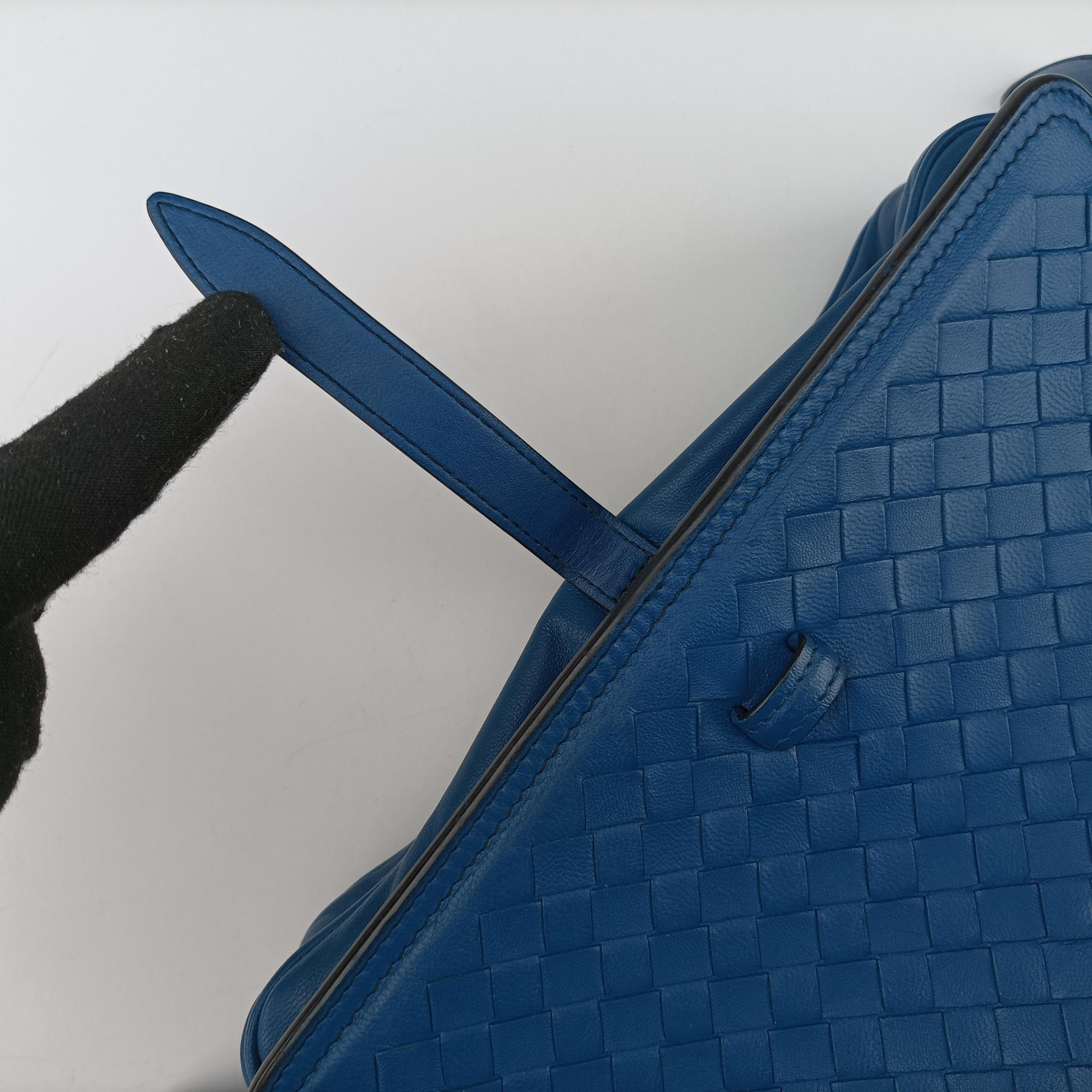 Pre-owned Bottega Veneta Intrecciato Blue lambskin  shoulderbag | stylenewstar