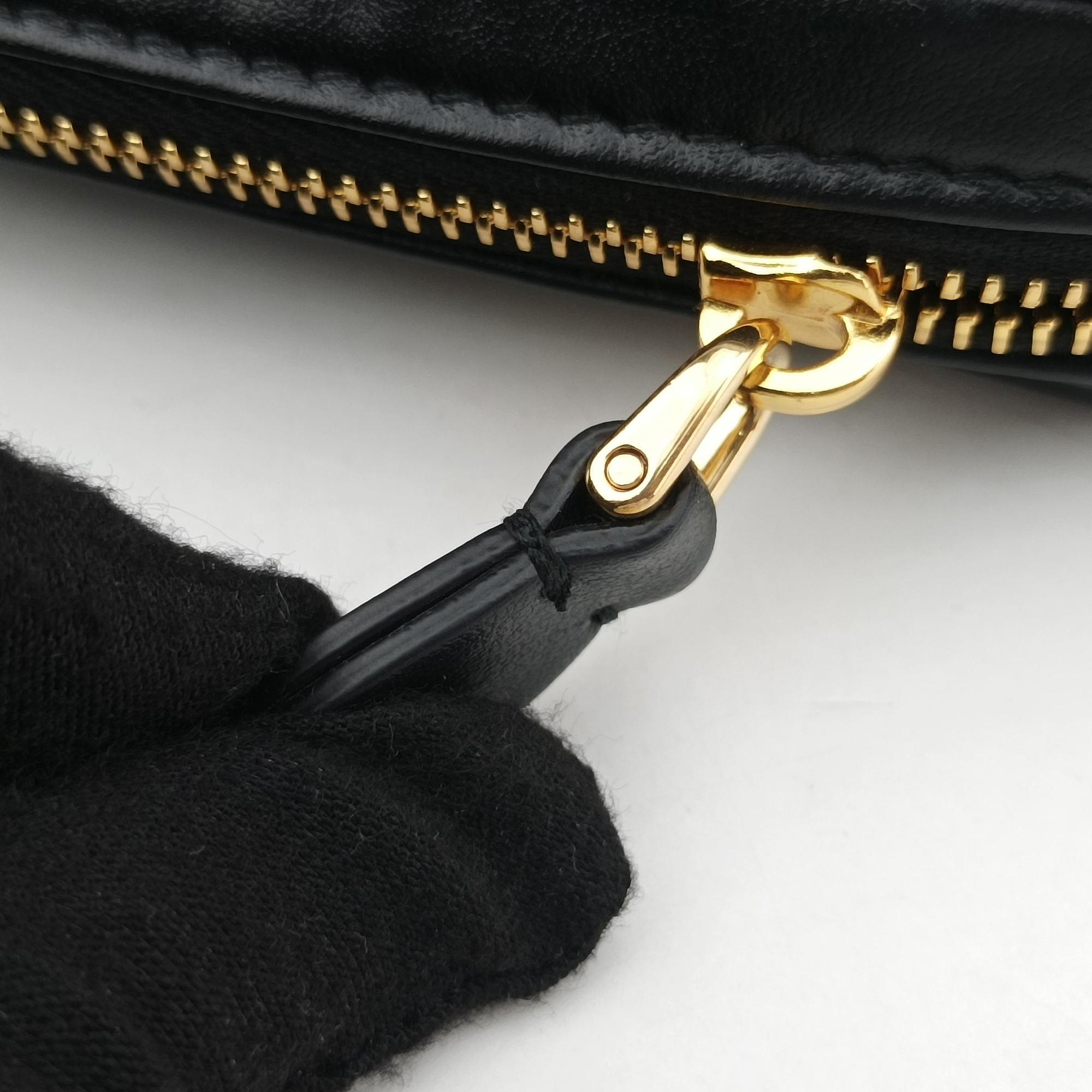 Pre-owned Miu Miu Logo belt Black leather  bum bag/waist bag | stylenewstar