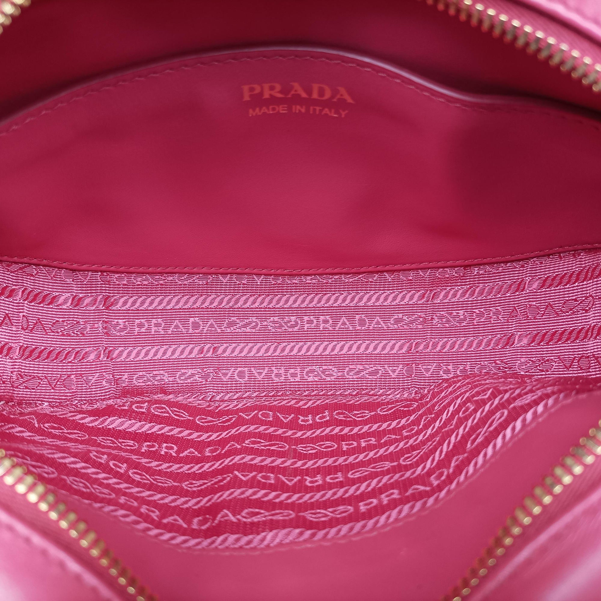 Secondhand Prada Impunture Diagramme Oval Pink leather 1BH131 shoulderbag | stylenewstar