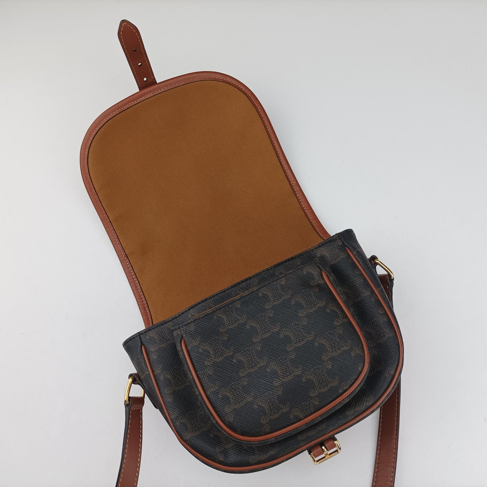 Secondhand Celine FOLCO Triomphe Brown PVC coated canvas  shoulderbag | stylenewstar