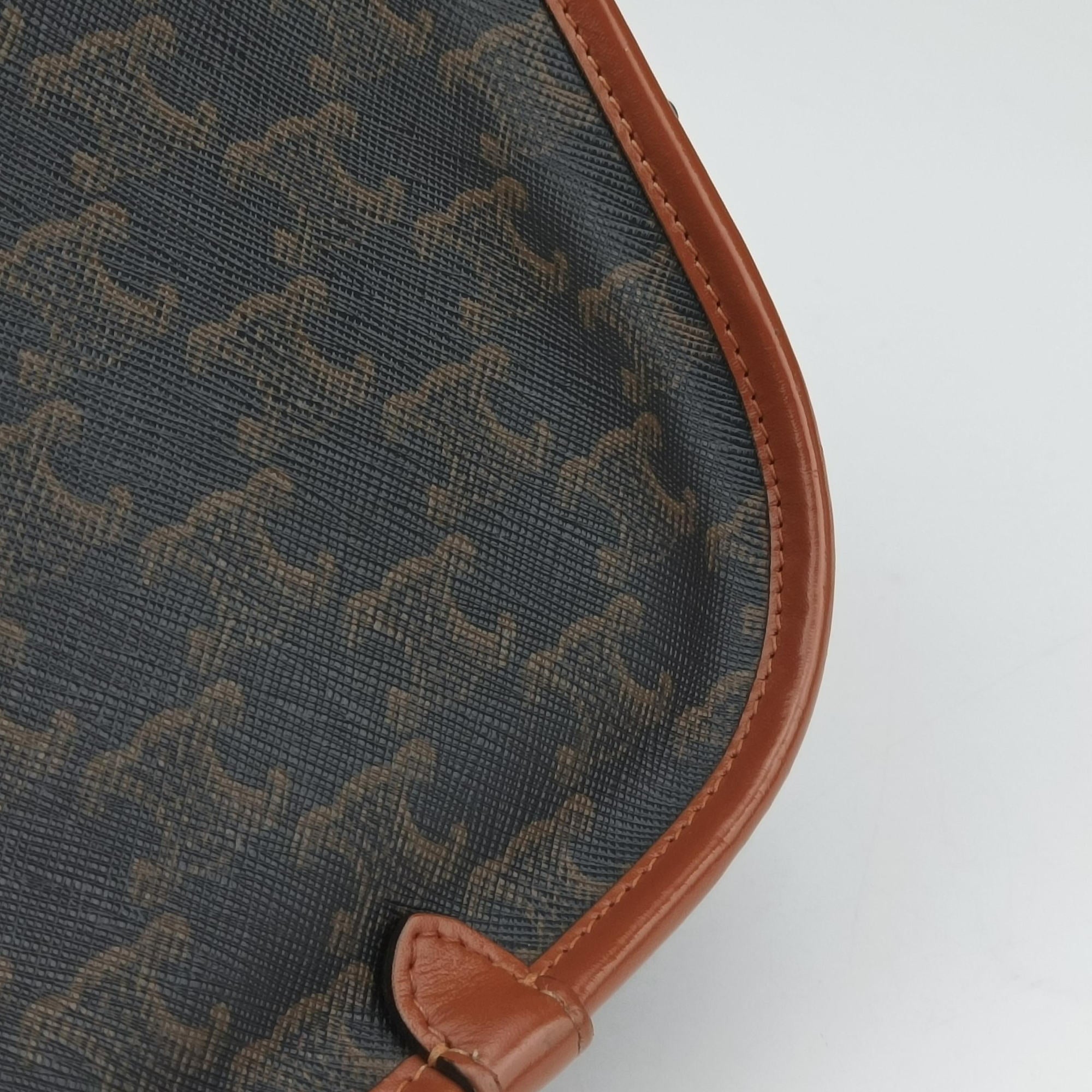 Secondhand Celine FOLCO Triomphe Brown PVC coated canvas  shoulderbag | stylenewstar