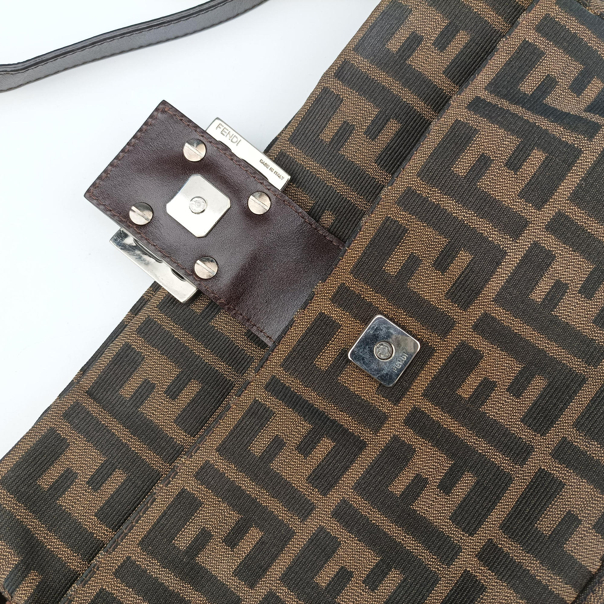 Secondhand Fendi Zucca pattern Brown canvas×leather 214526 shoulderbag | stylenewstar