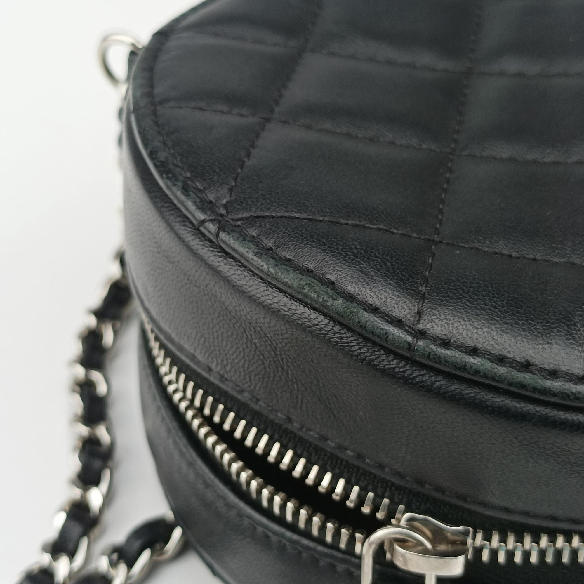 Pre-owned Chanel Matelasse Round Black lambskin AP0245 shoulderbag | stylenewstar