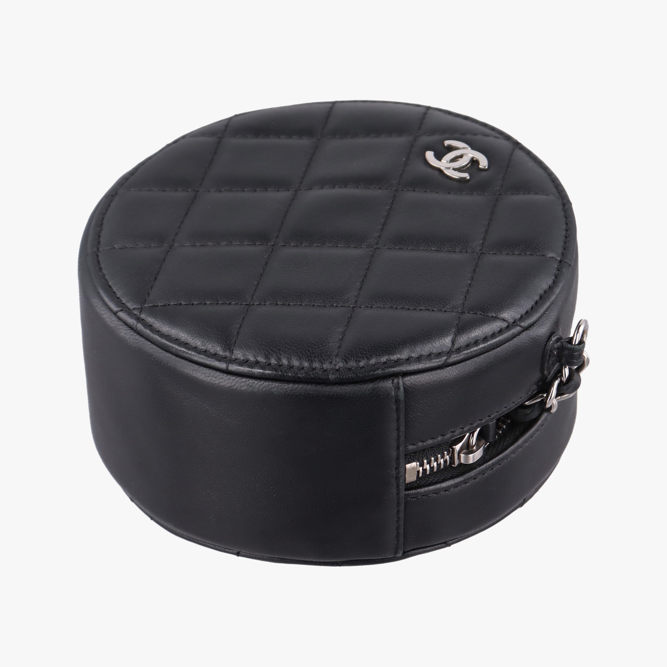 Pre-owned Chanel Matelasse Round Black lambskin AP0245 shoulderbag | stylenewstar