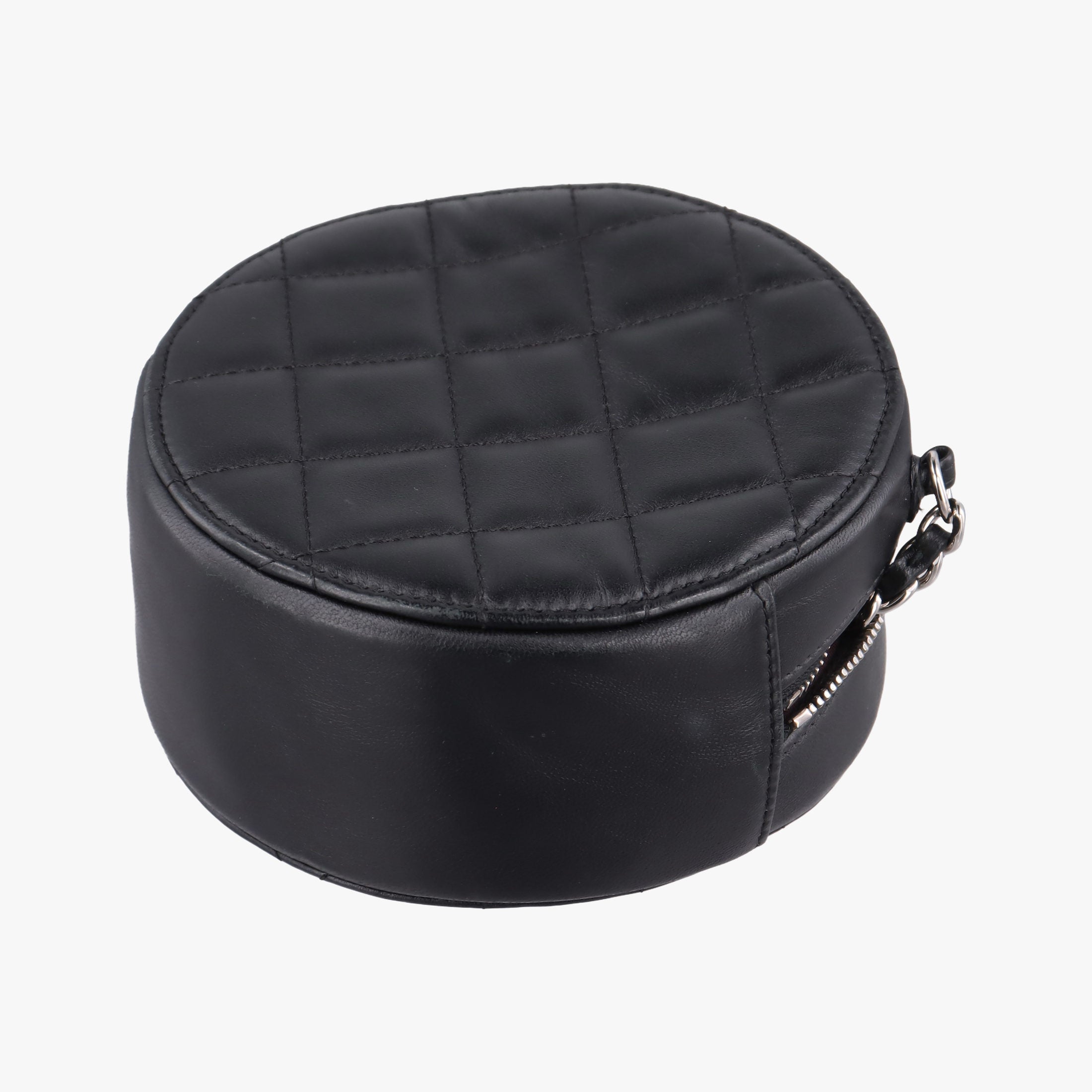 Pre-owned Chanel Matelasse Round Black lambskin AP0245 shoulderbag | stylenewstar