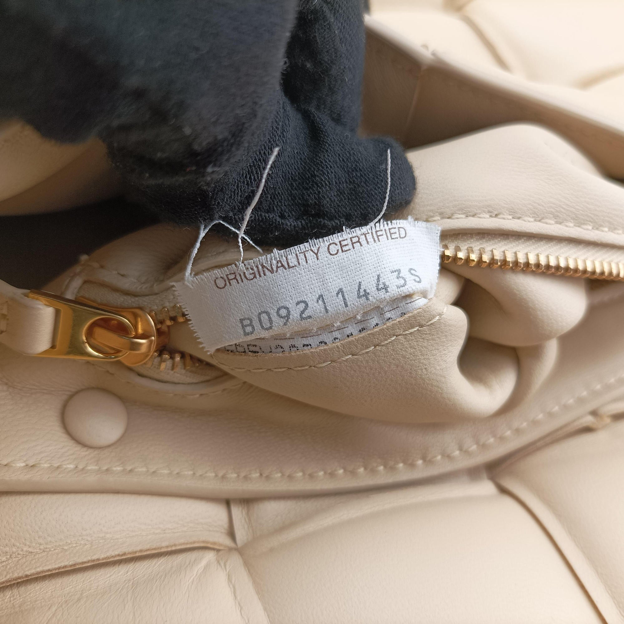 Pre-owned Bottega Veneta Padded CASSETTE Beige lambskin  shoulderbag | stylenewstar