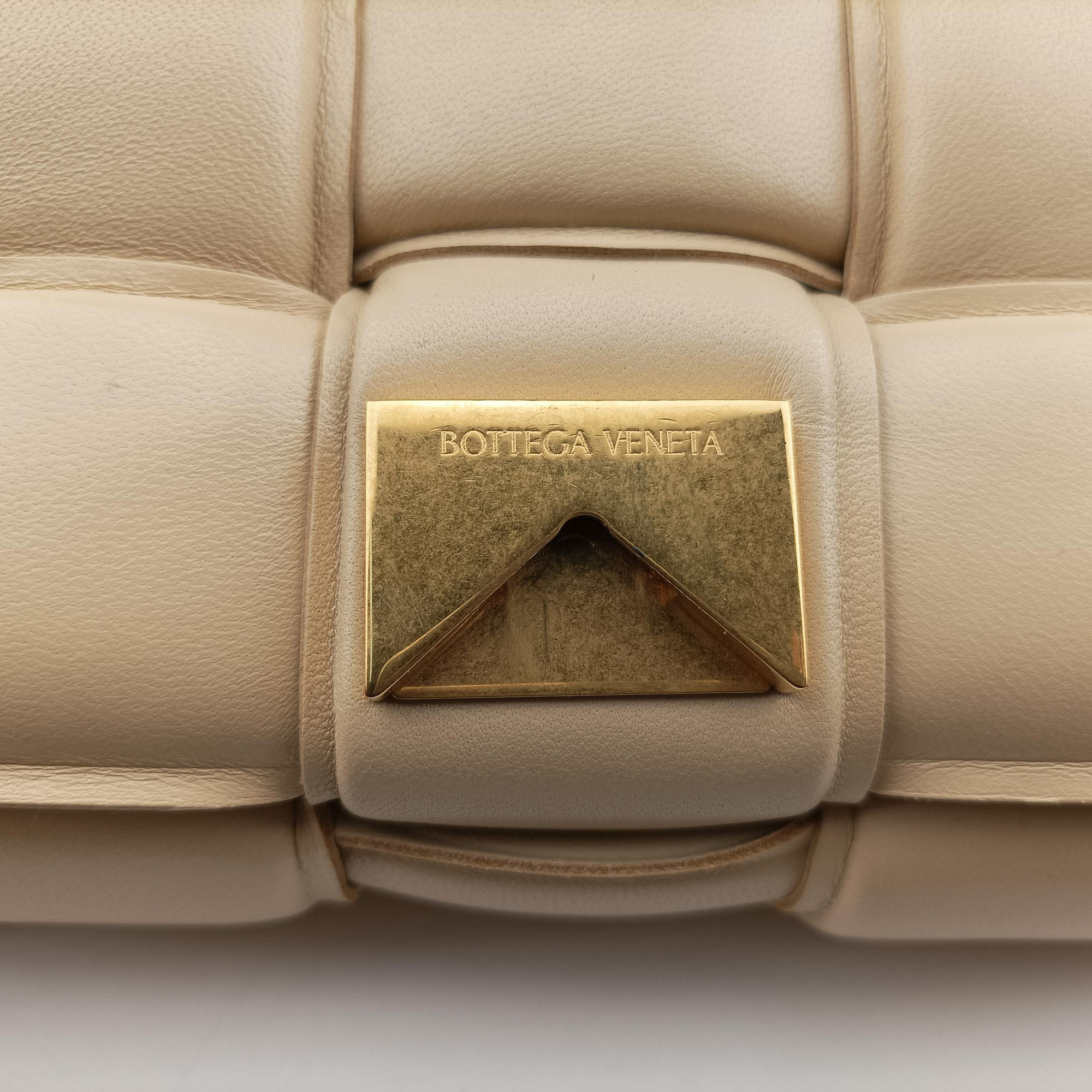 Pre-owned Bottega Veneta Padded CASSETTE Beige lambskin  shoulderbag | stylenewstar