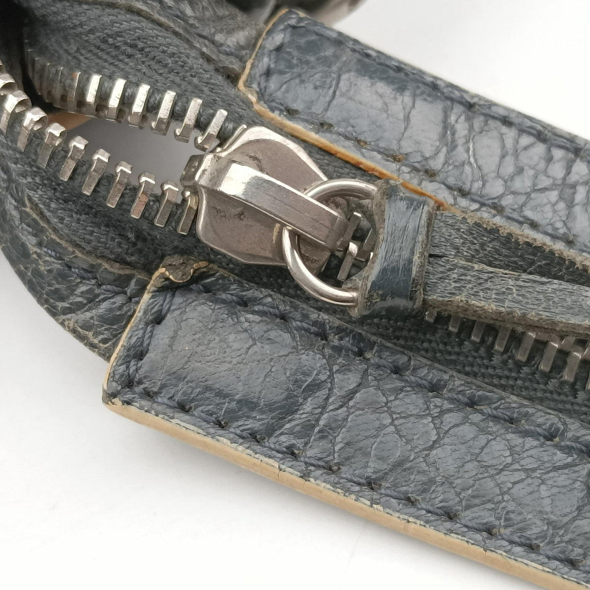 Pre-owned Balenciaga Giant City Grey lambskin  shoulderbag | stylenewstar
