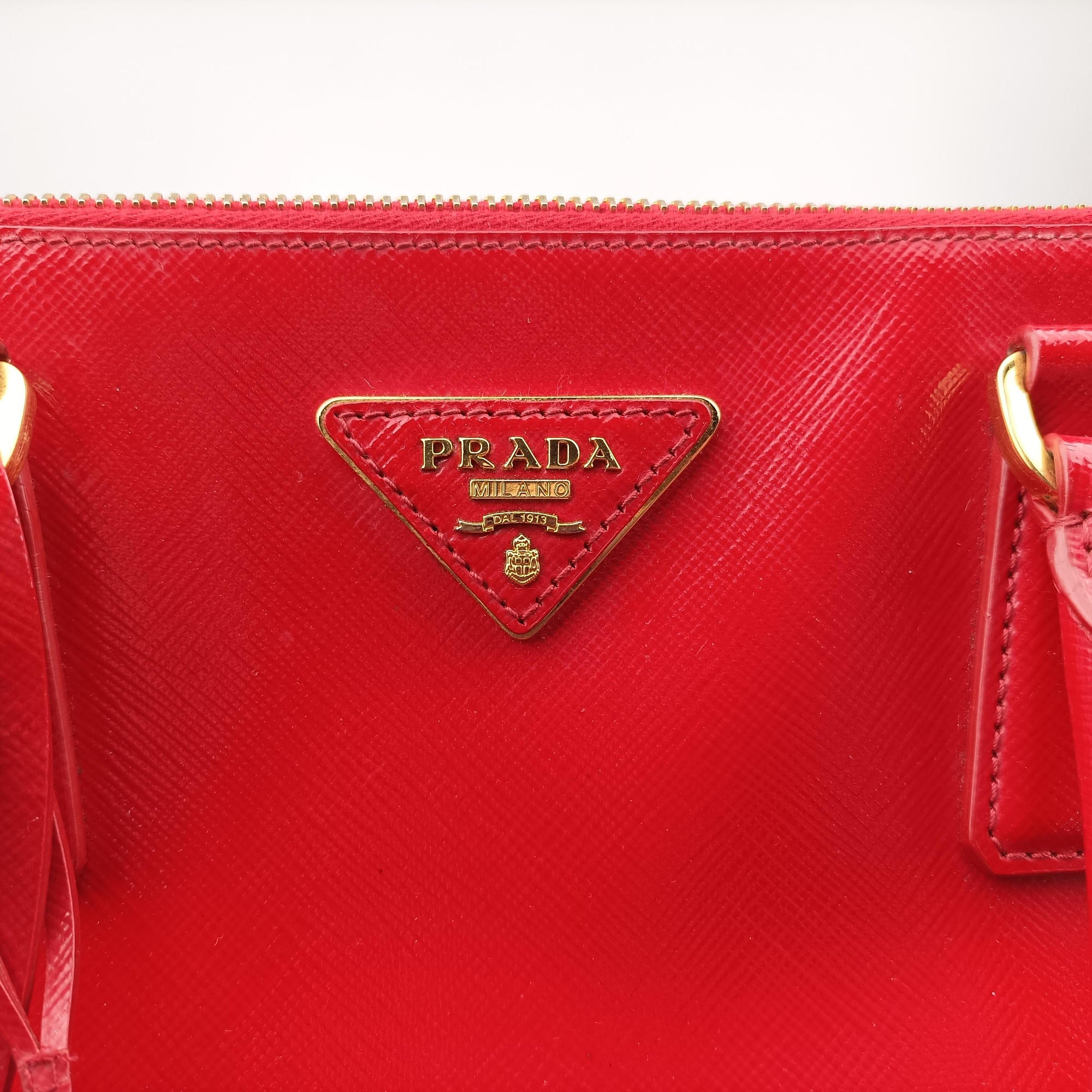 Pre-owned Prada Galleria Red SAFFIANO Patent BN1801 shoulderbag | stylenewstar