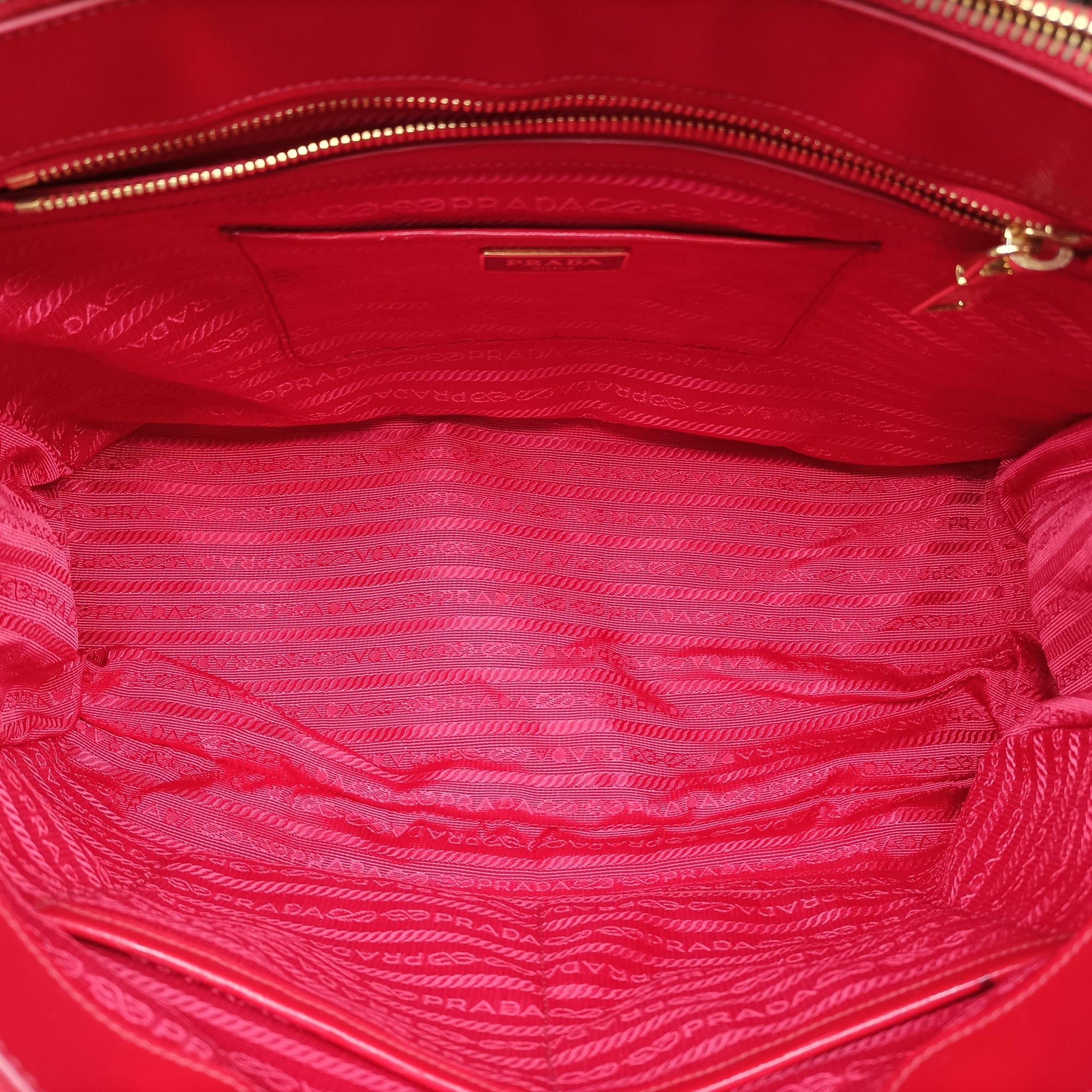 Pre-owned Prada Galleria Red SAFFIANO Patent BN1801 shoulderbag | stylenewstar
