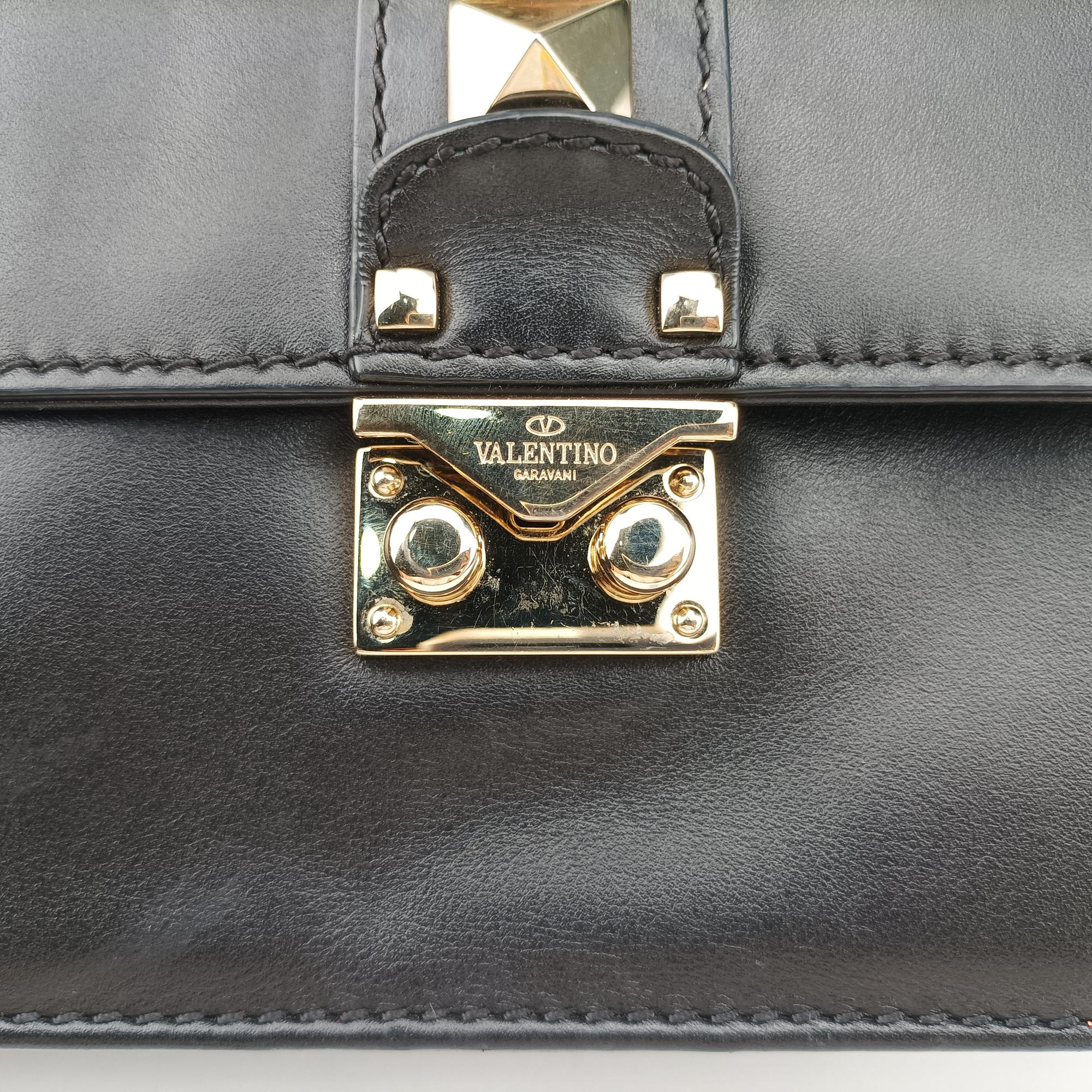 Pre-owned Valentino Rockstud Glam Lock Black Leather  shoulderbag | stylenewstar