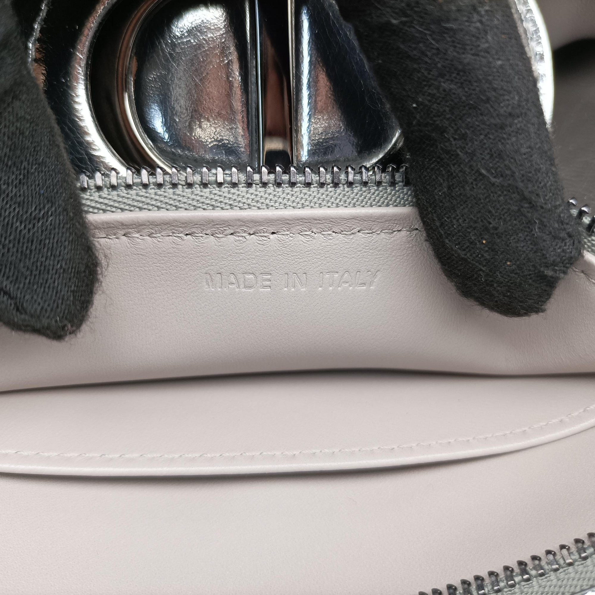 Pre-owned Christian Dior Dior double Medium Silver Leather  shoulderbag | stylenewstar