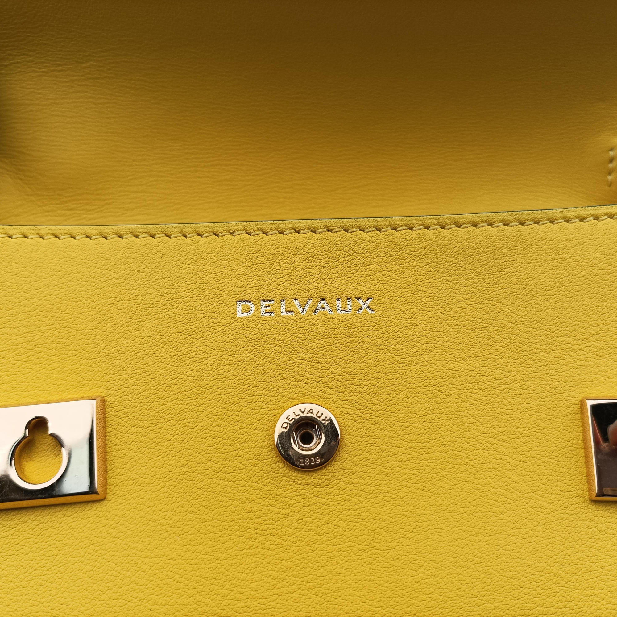 Secondhand Delvaux Tempete Yellow leather  shoulderbag | stylenewstar