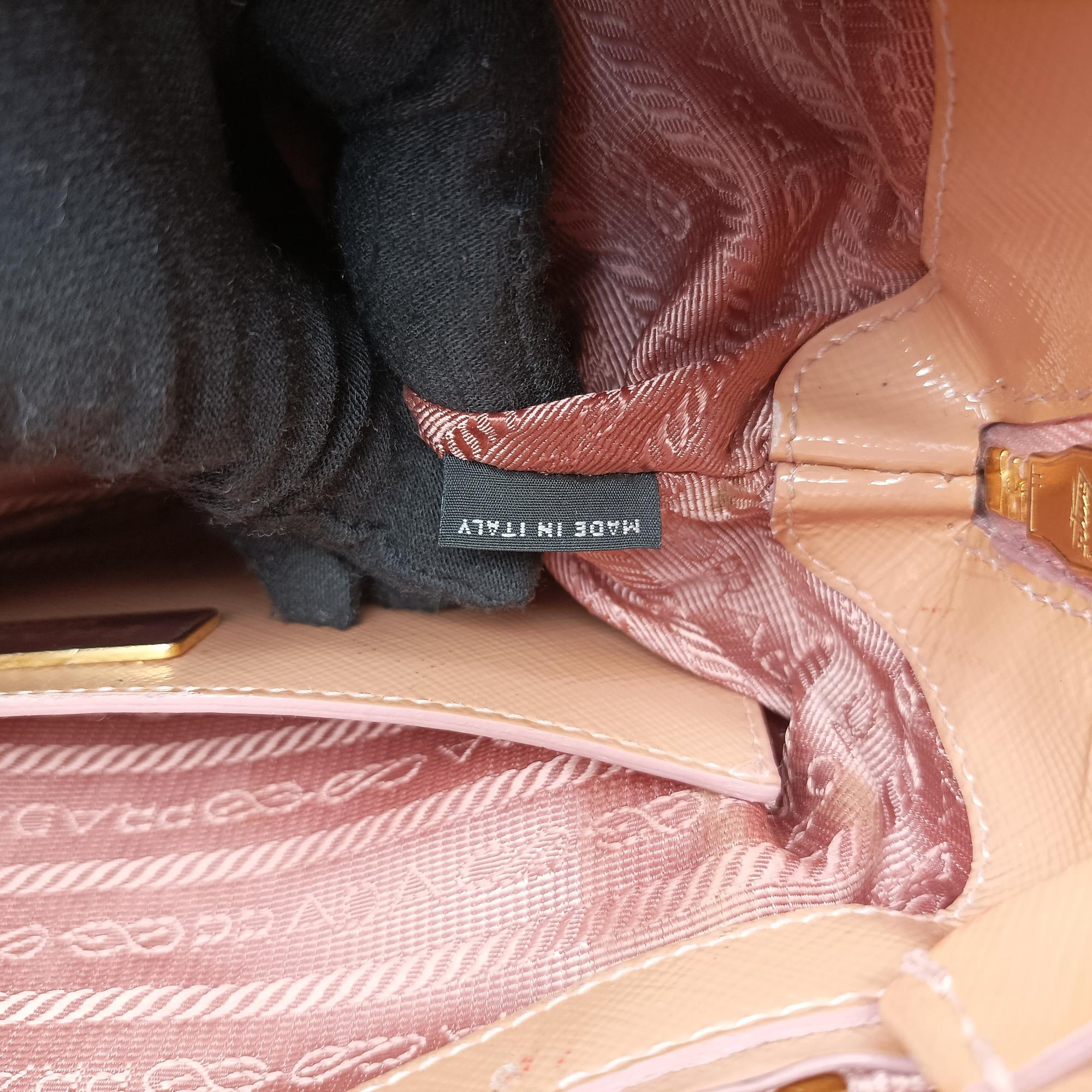 Pre-owned Prada Promenade Beige SAFFIANO patent BN2567 handbag | stylenewstar