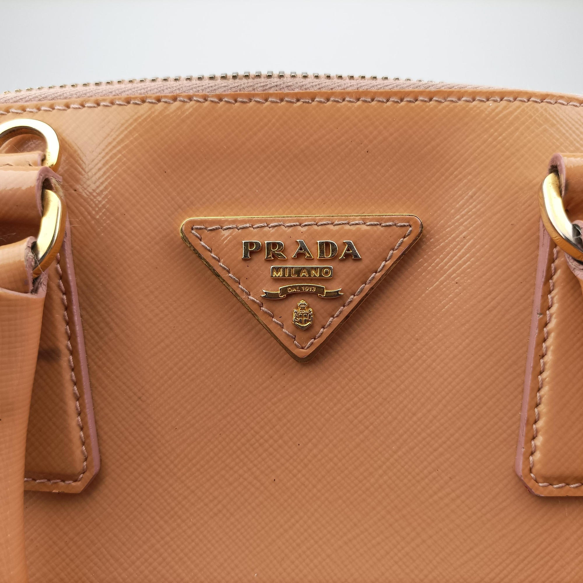 Pre-owned Prada Promenade Beige SAFFIANO patent BN2567 handbag | stylenewstar