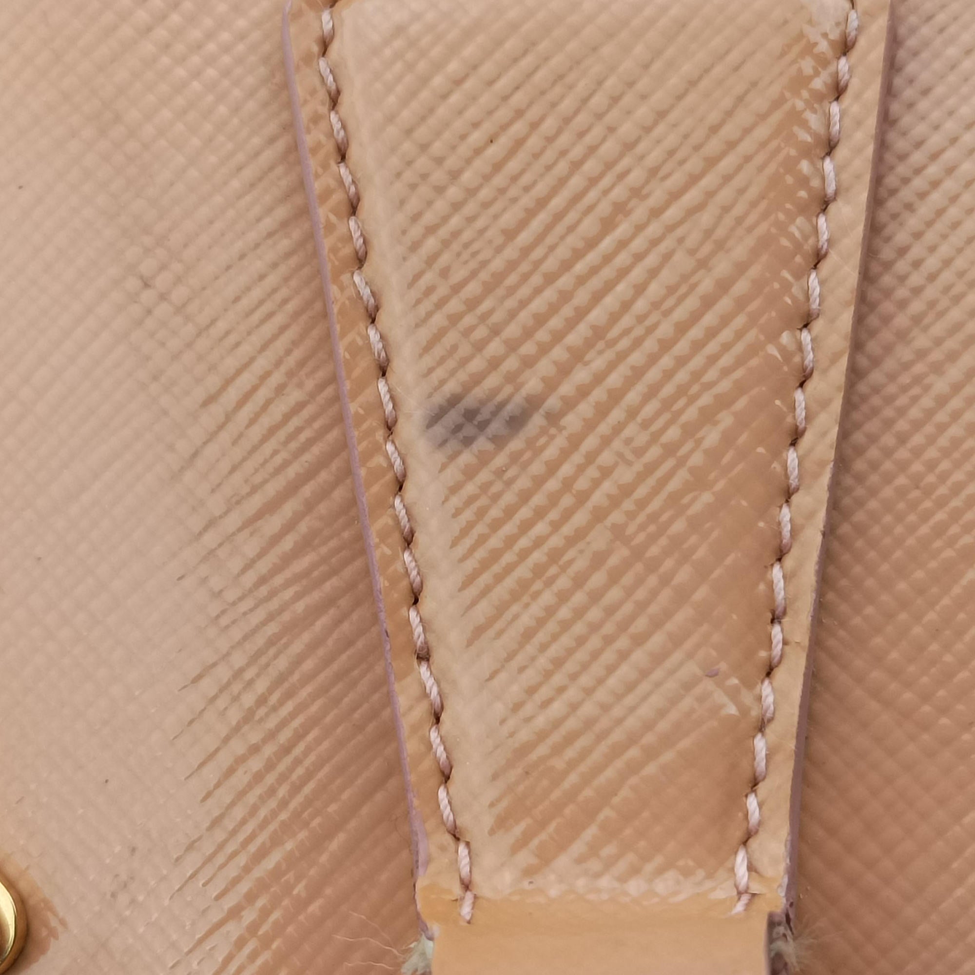 Pre-owned Prada Promenade Beige SAFFIANO patent BN2567 handbag | stylenewstar