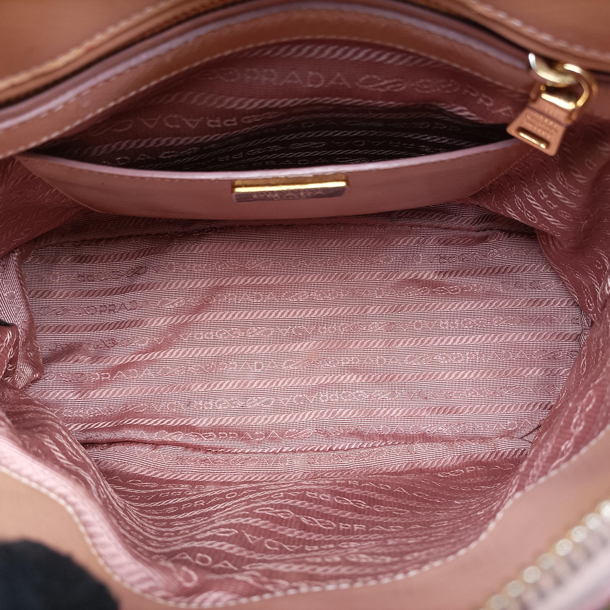 Pre-owned Prada Promenade Beige SAFFIANO patent BN2567 handbag | stylenewstar