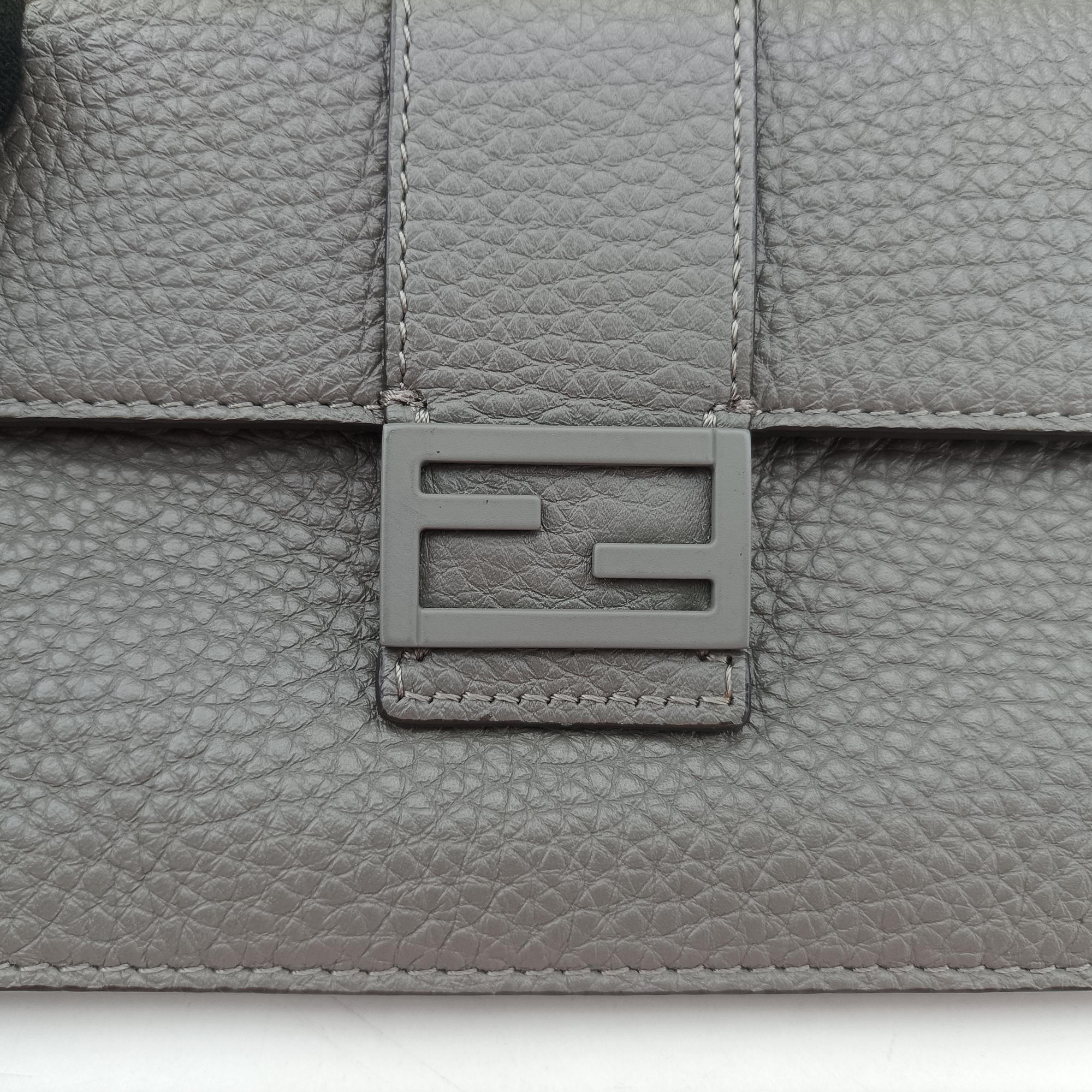 Pre-owned Fendi FF Logo Baguette slim Grey Leather 7M0295 shoulderbag | stylenewstar