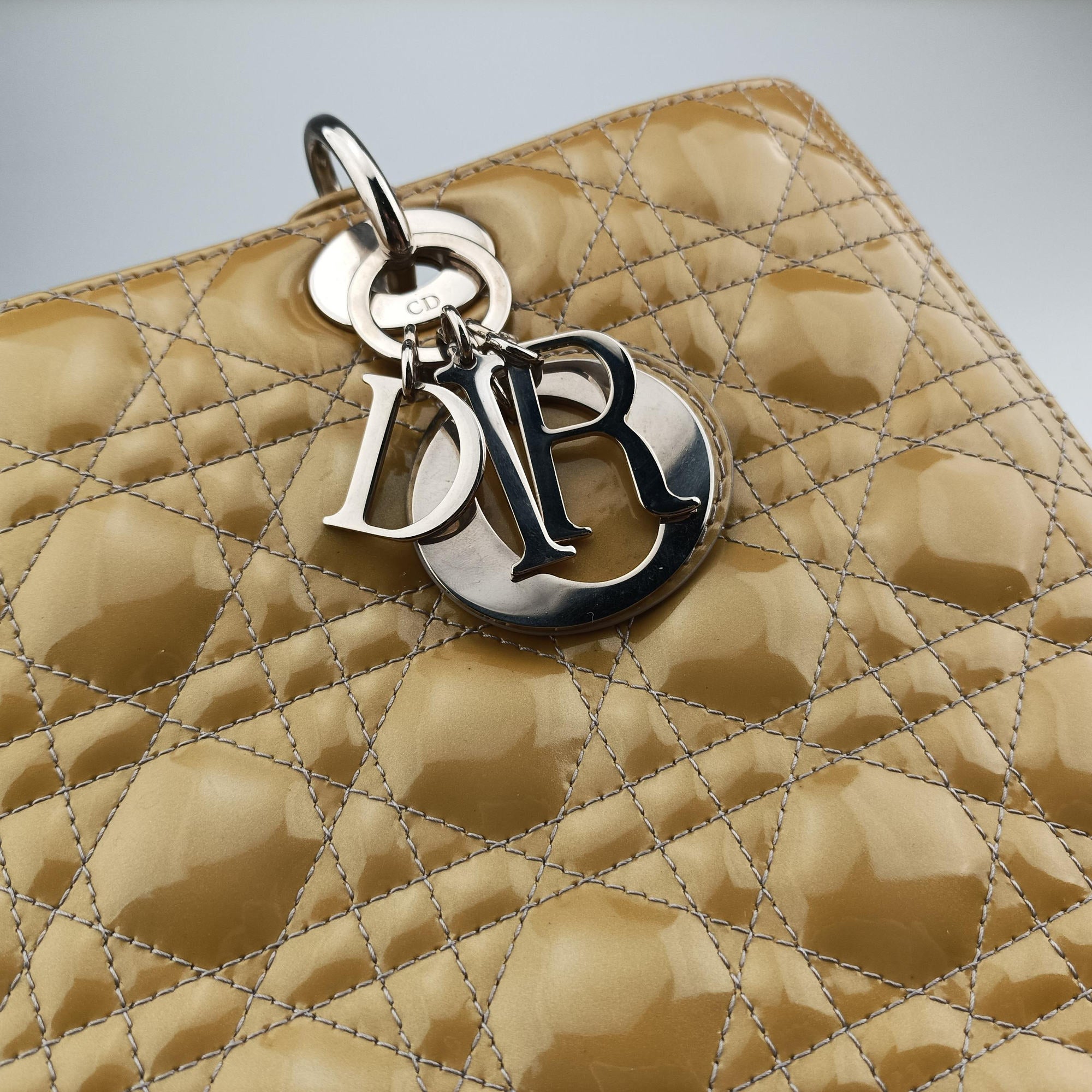 Secondhand Christian Dior Lady Dior Beige Patent  shoulderbag | stylenewstar