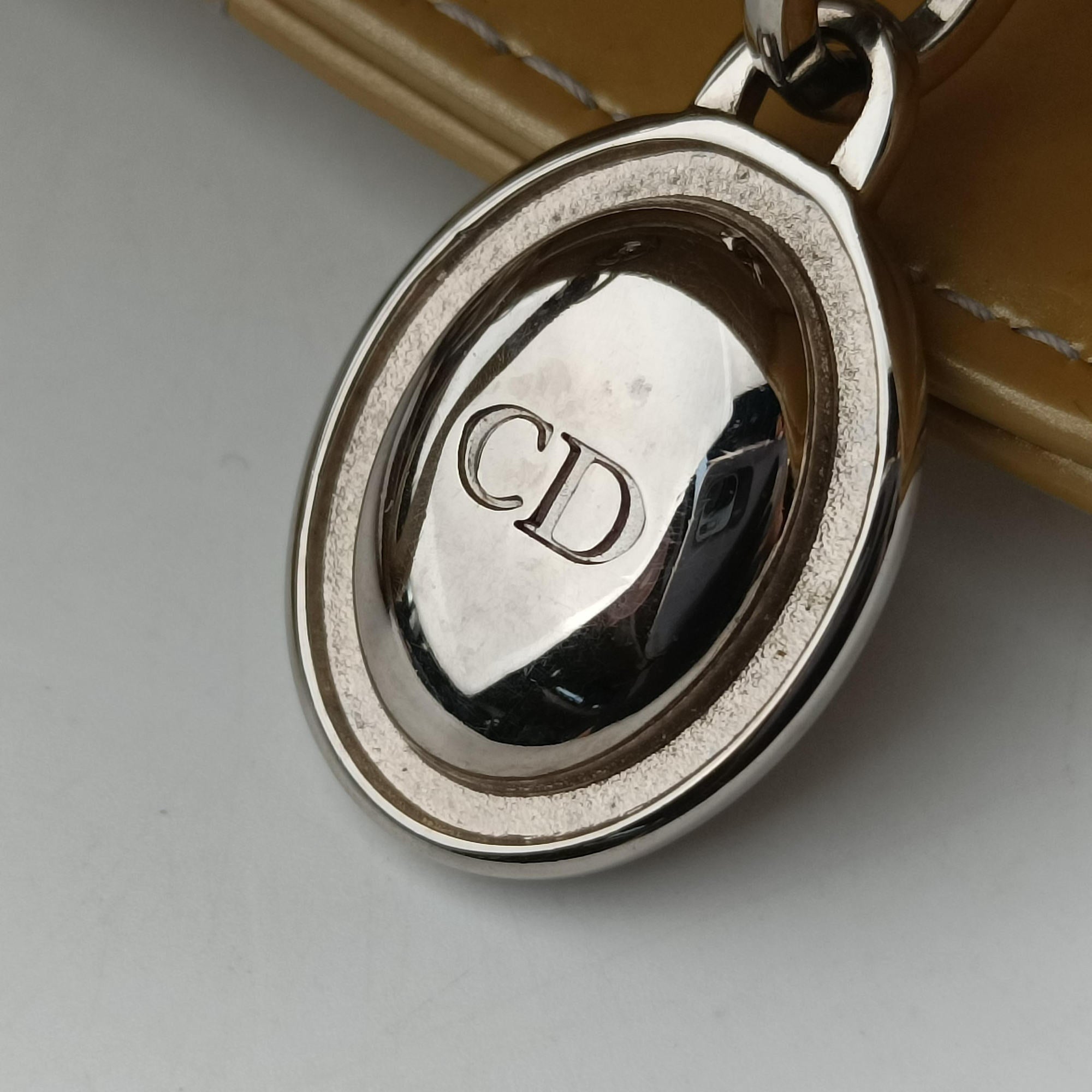 Secondhand Christian Dior Lady Dior Beige Patent  shoulderbag | stylenewstar