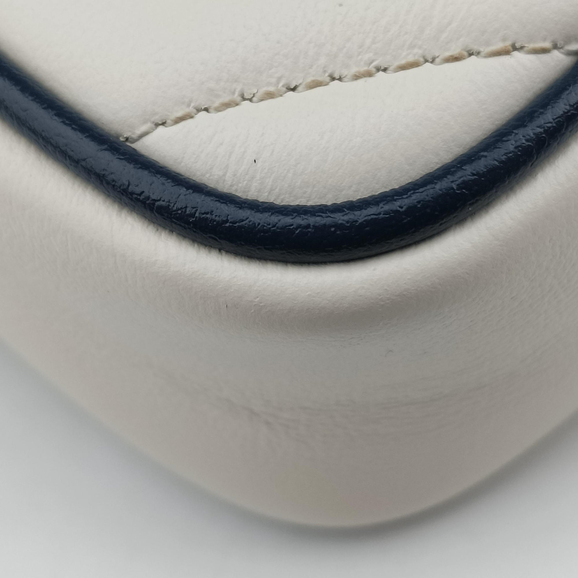 Pre-owned Gucci GG Marmont White×navy Leather 574969 shoulderbag | stylenewstar