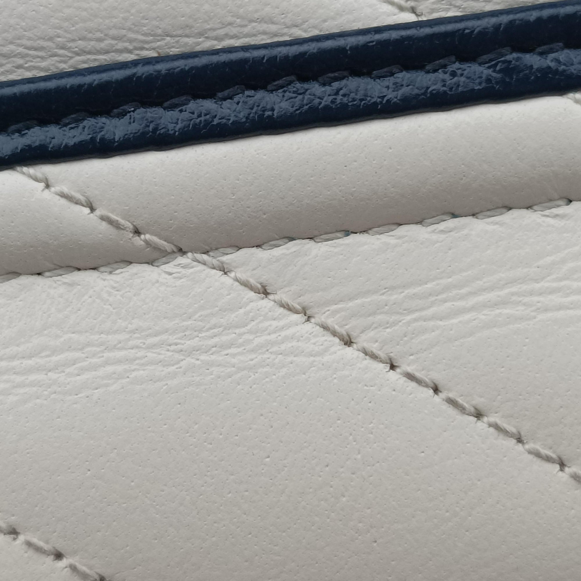 Pre-owned Gucci GG Marmont White×navy Leather 574969 shoulderbag | stylenewstar